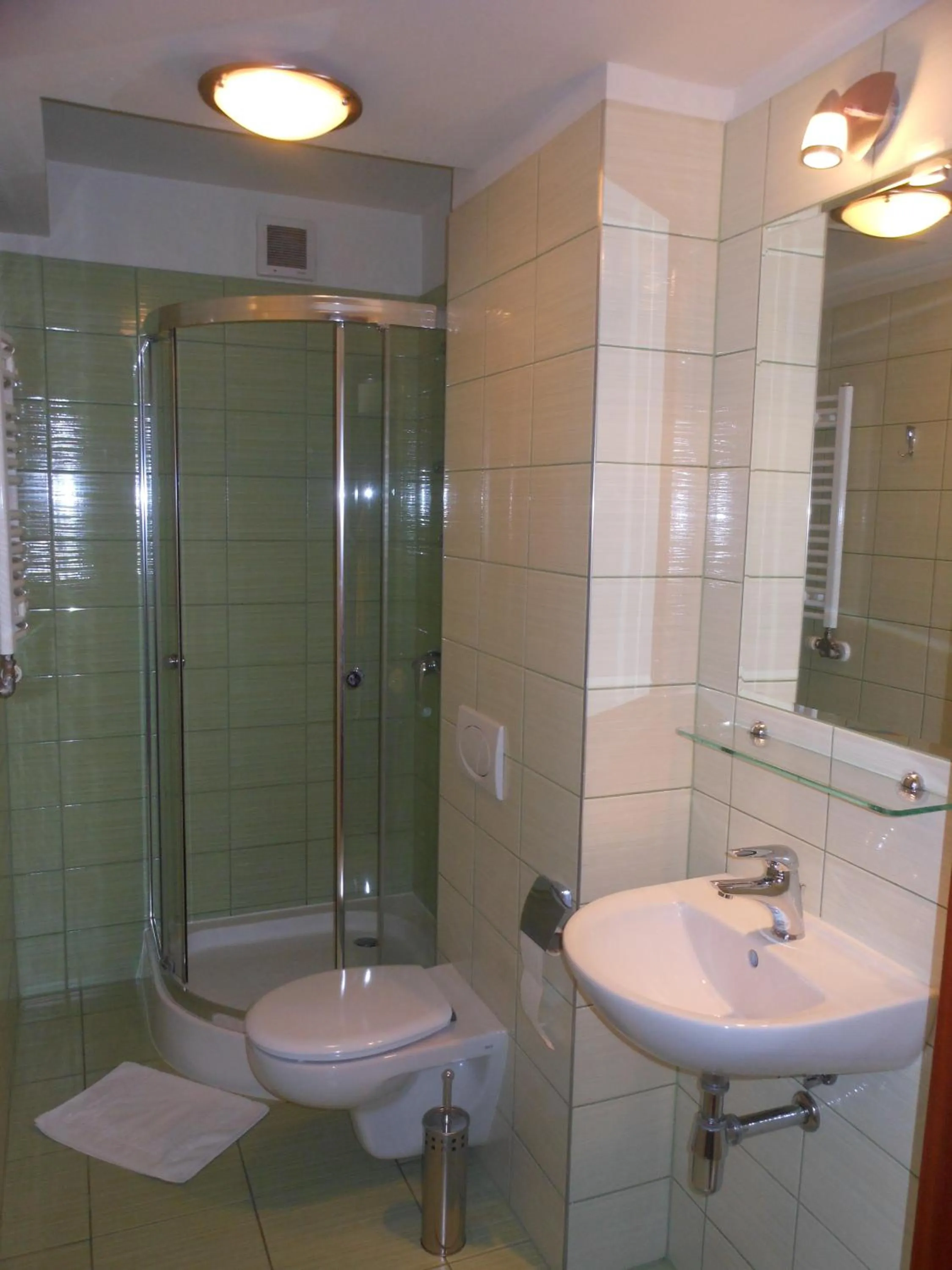 Shower in Willa Halka