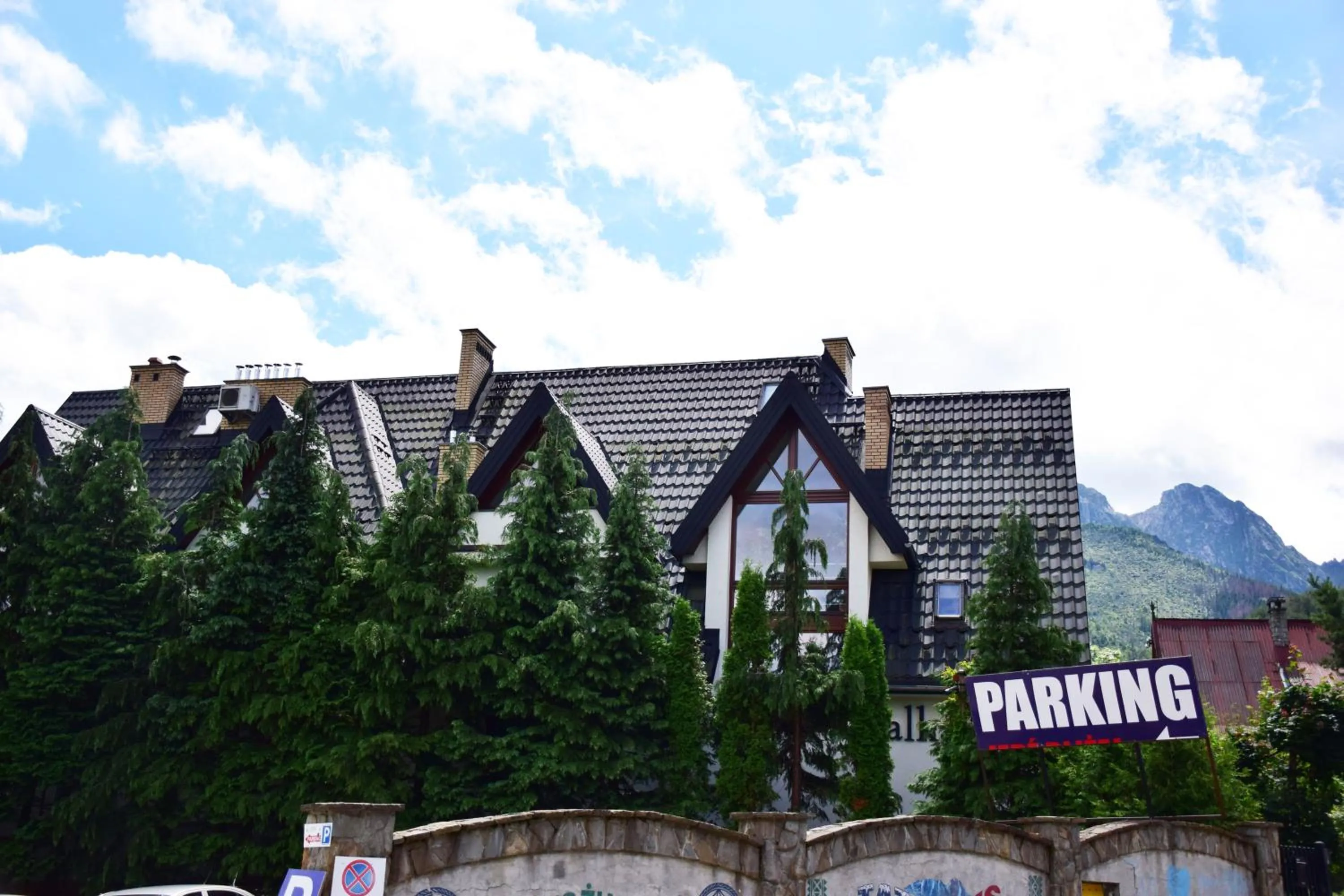 Property building in Willa Halka