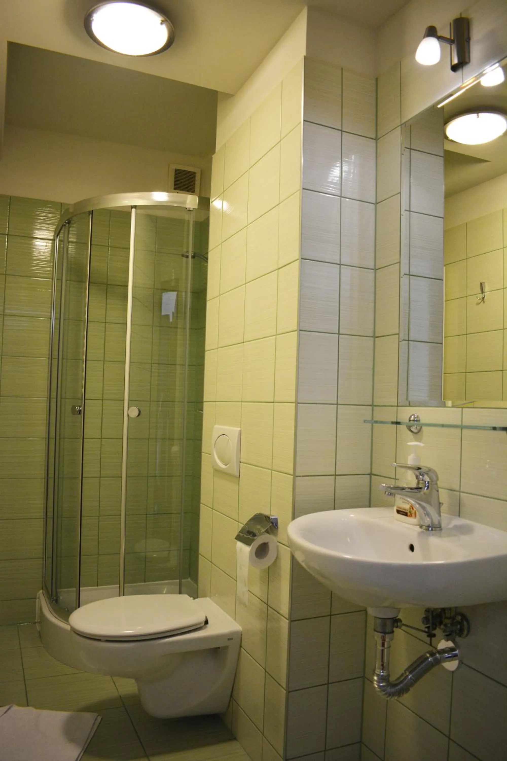 Shower in Willa Halka