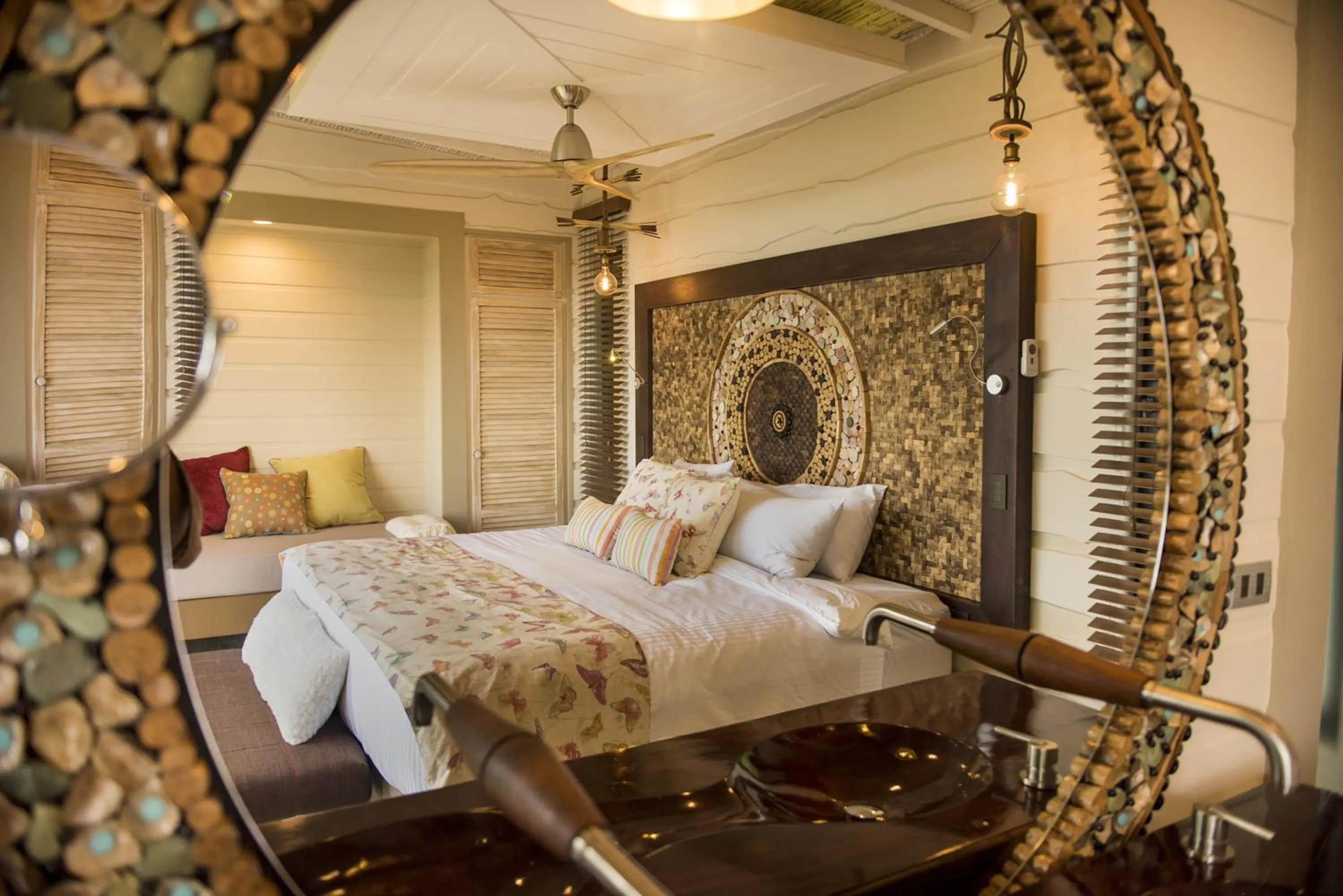 Bathroom, Bed in Origins Lodge