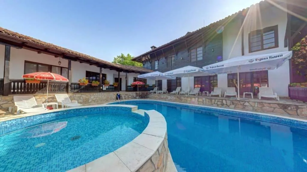 Swimming pool in Hotel Izvora 2