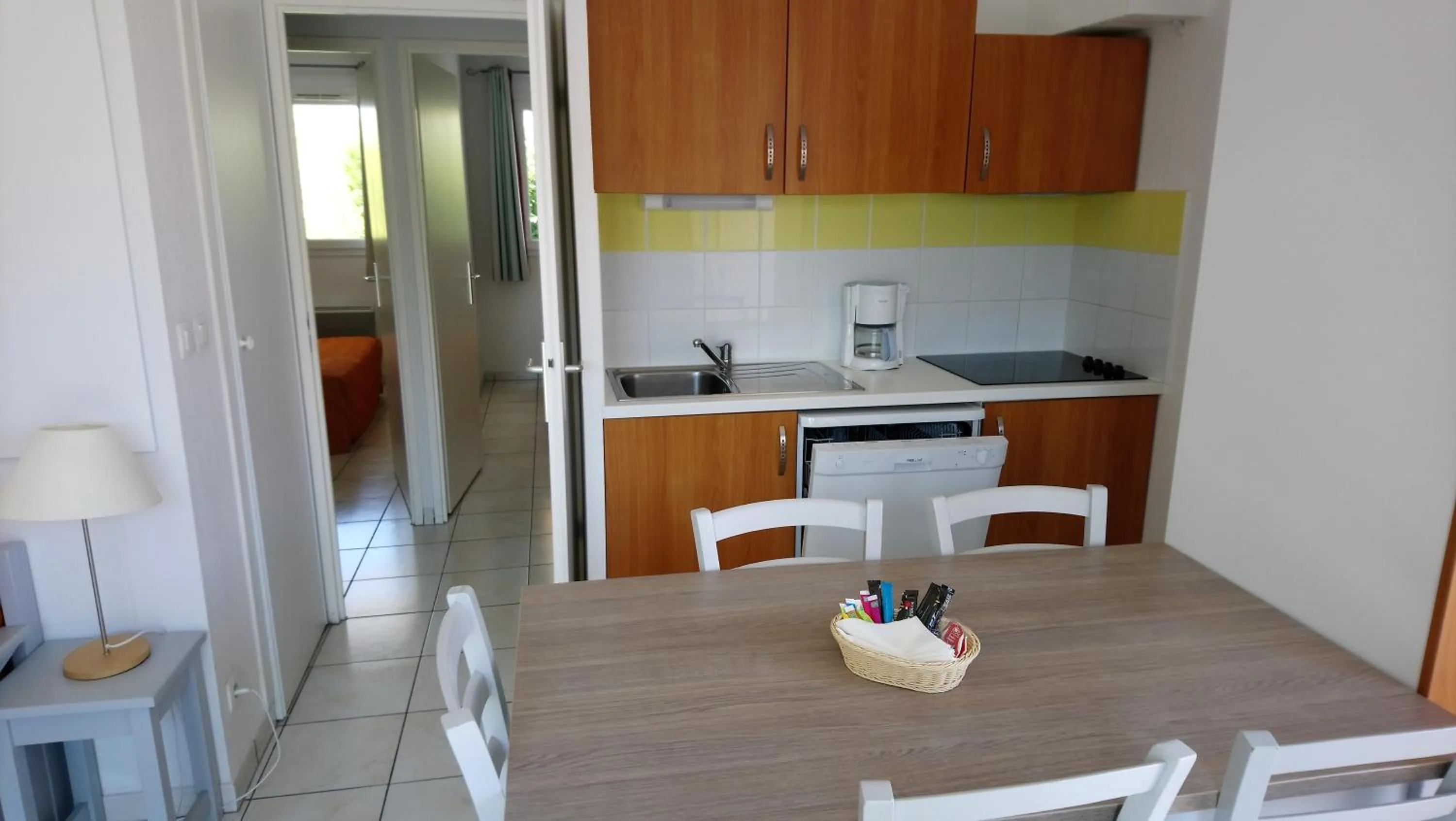 Kitchen or kitchenette in Vacancéole - Le Domaine des Grands Lacs