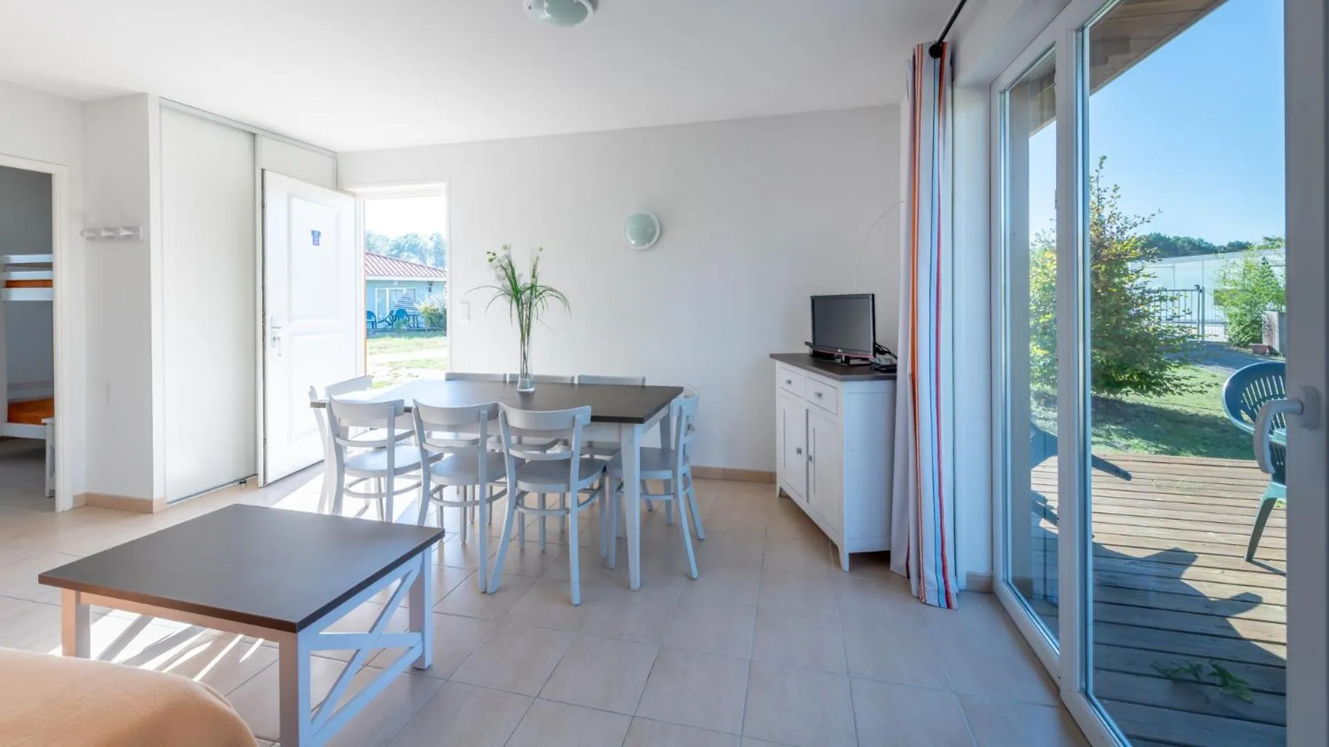 Dining area in Vacancéole - Le Domaine des Grands Lacs