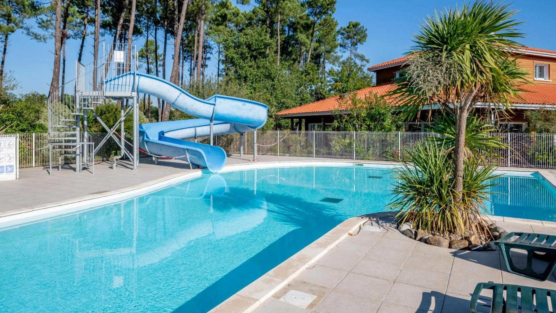 Swimming pool in Vacancéole - Le Domaine des Grands Lacs