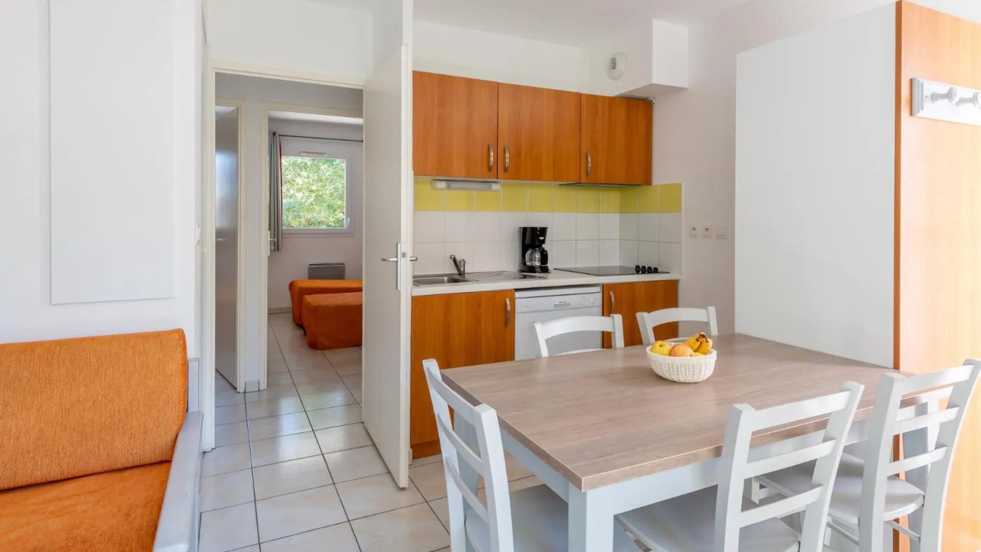 Kitchen or kitchenette in Vacancéole - Le Domaine des Grands Lacs