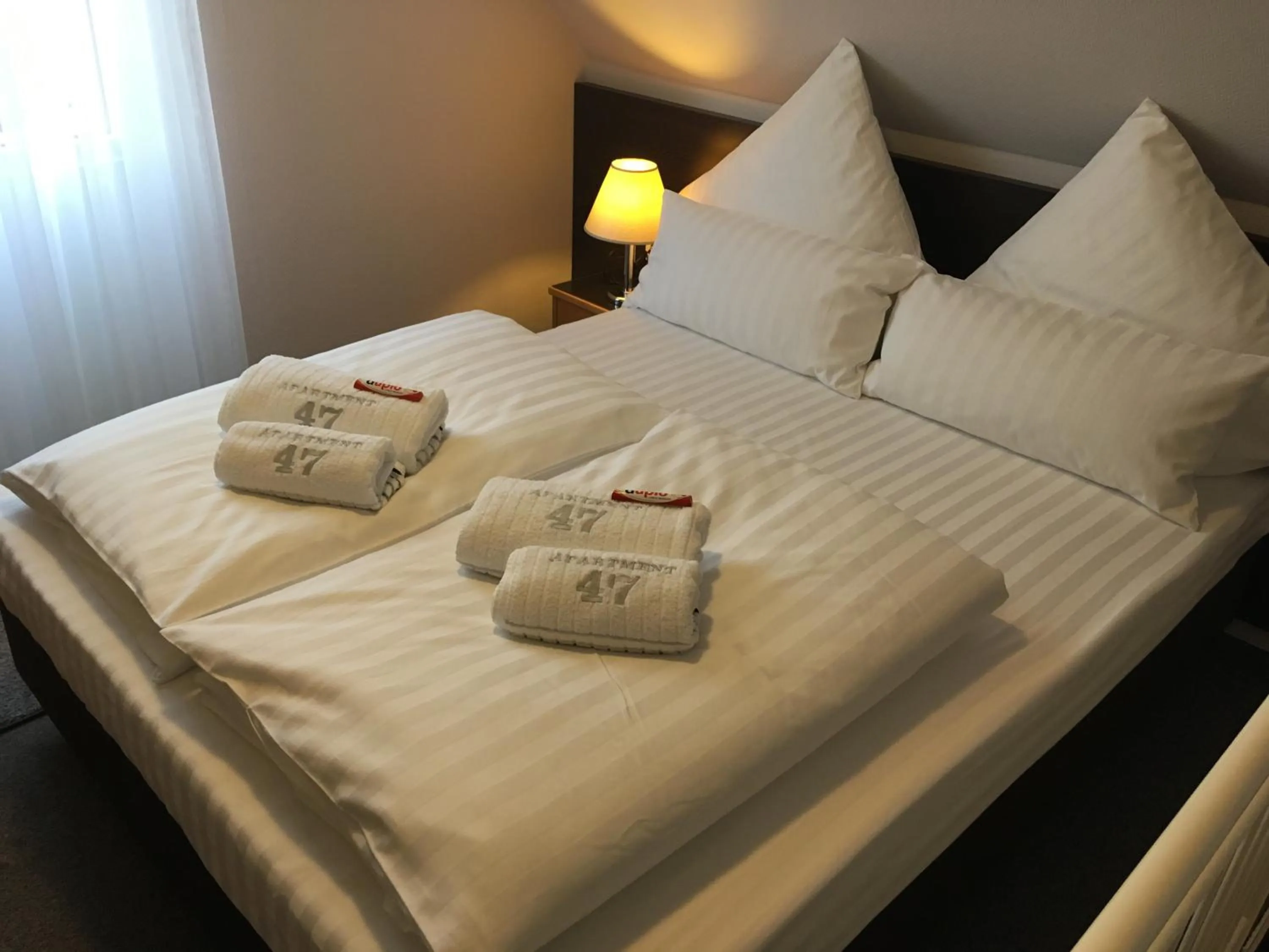 Bedroom, Bed in Apartment 47