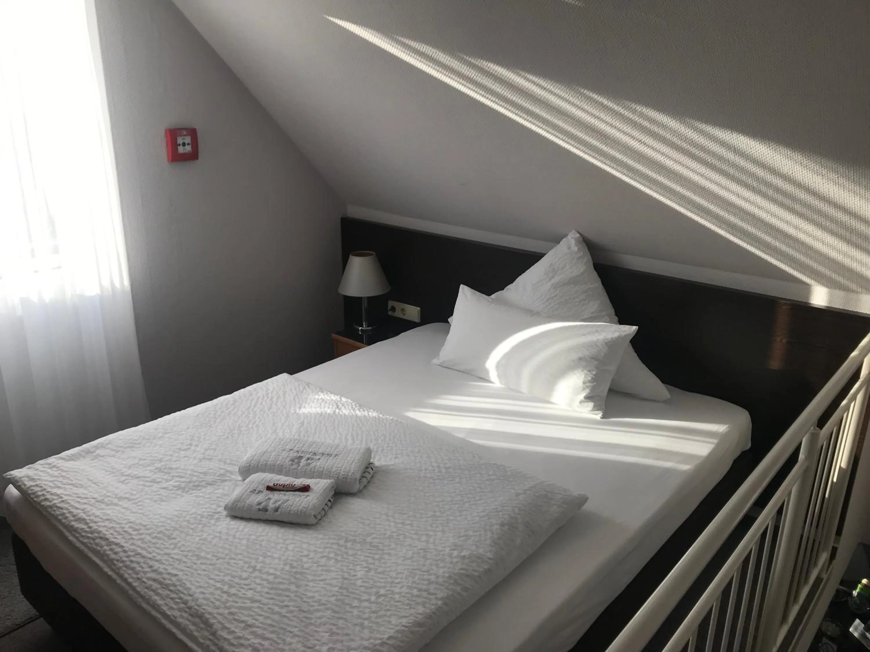 Bedroom, Bed in Apartment 47