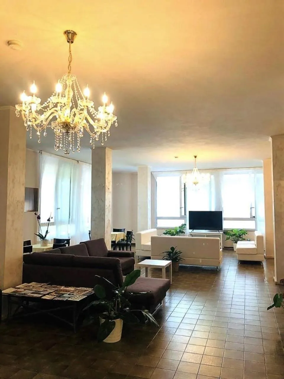 Communal lounge/ TV room in Hotel President