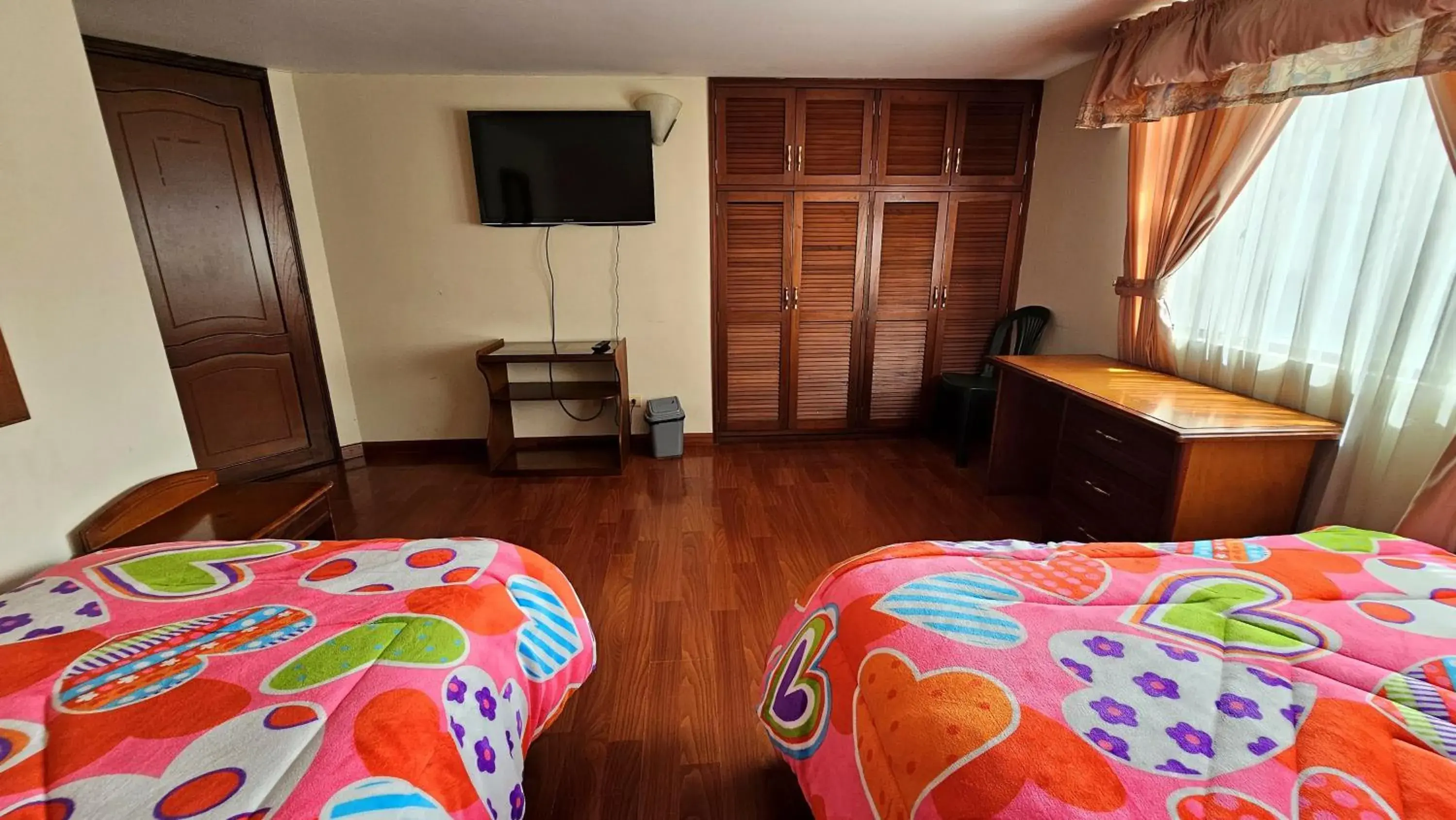 Triple Room in Hotel Santa Isabel 2 Triple Room in Hotel Santa Isabel 2