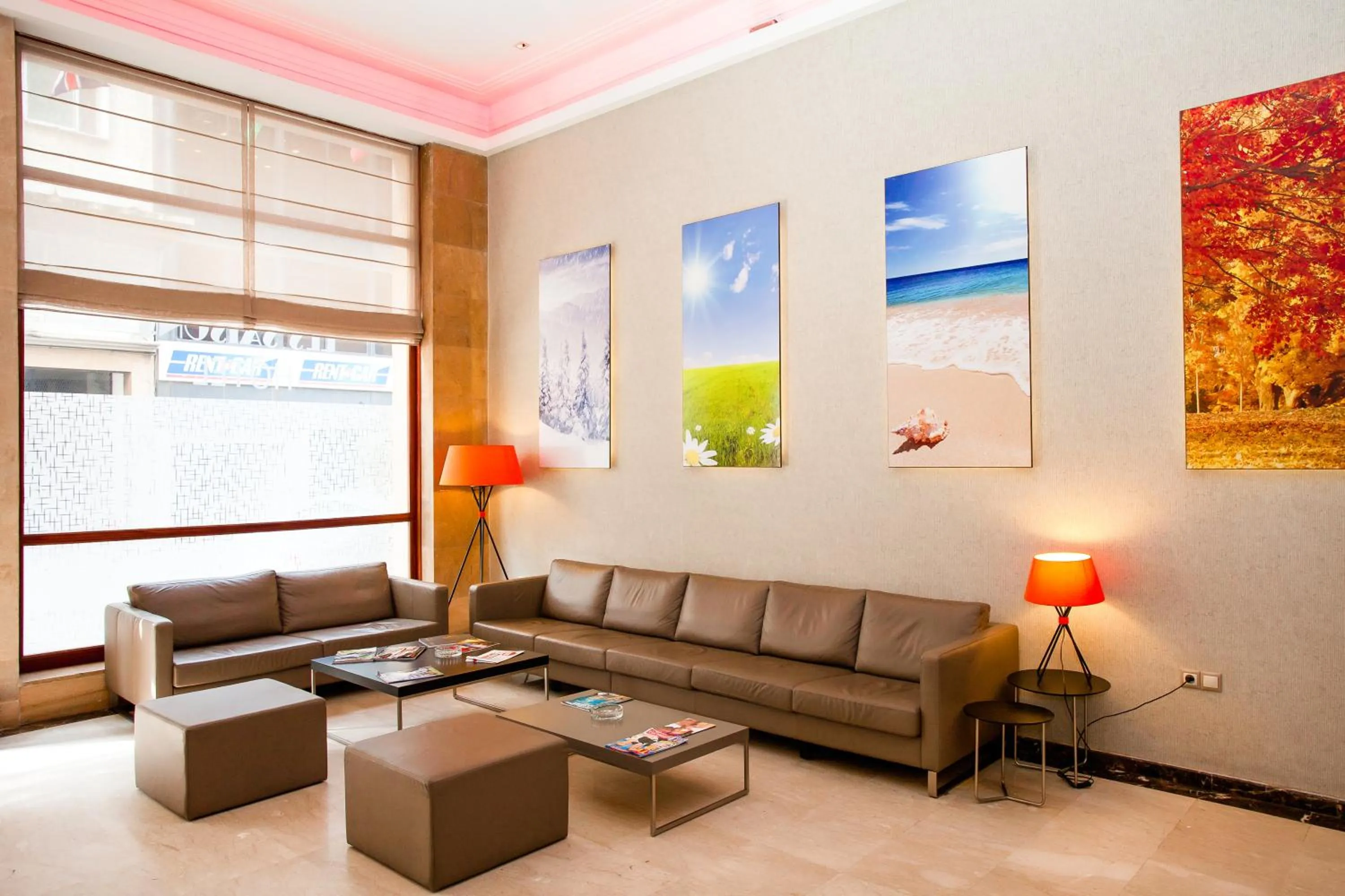 Lounge or bar in Hôtel Les Saisons