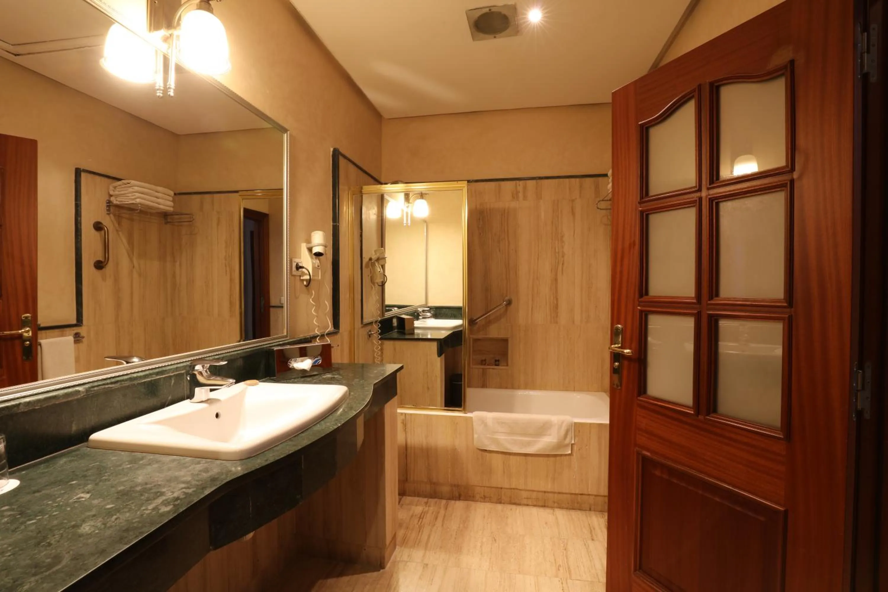 Bathroom in Hôtel Les Saisons