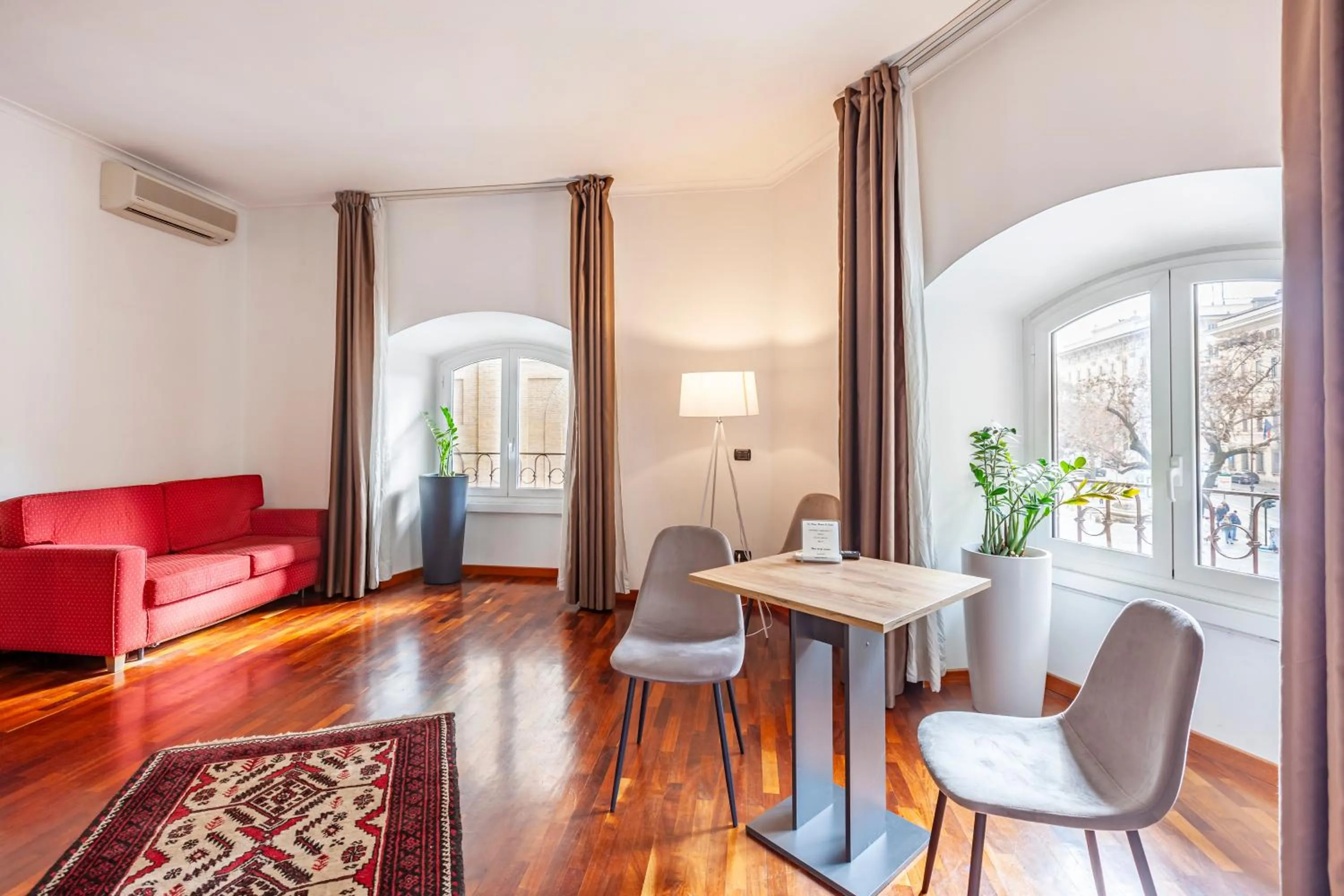 Living room in Inn Rome Rooms & Suites