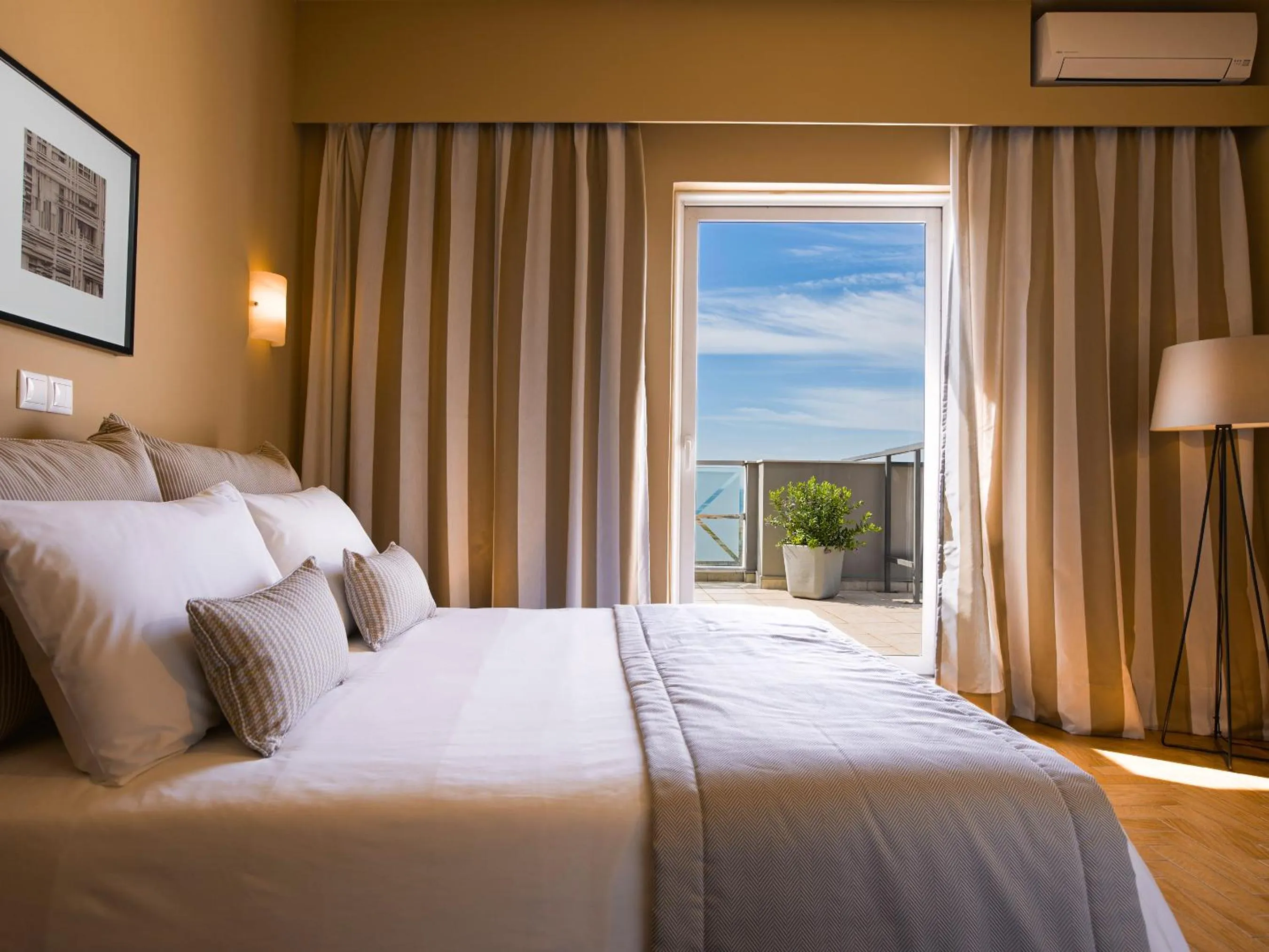 Bed in Hotel Delfini