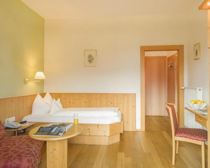 Bed in Hotel Nagglerhof am Weissensee