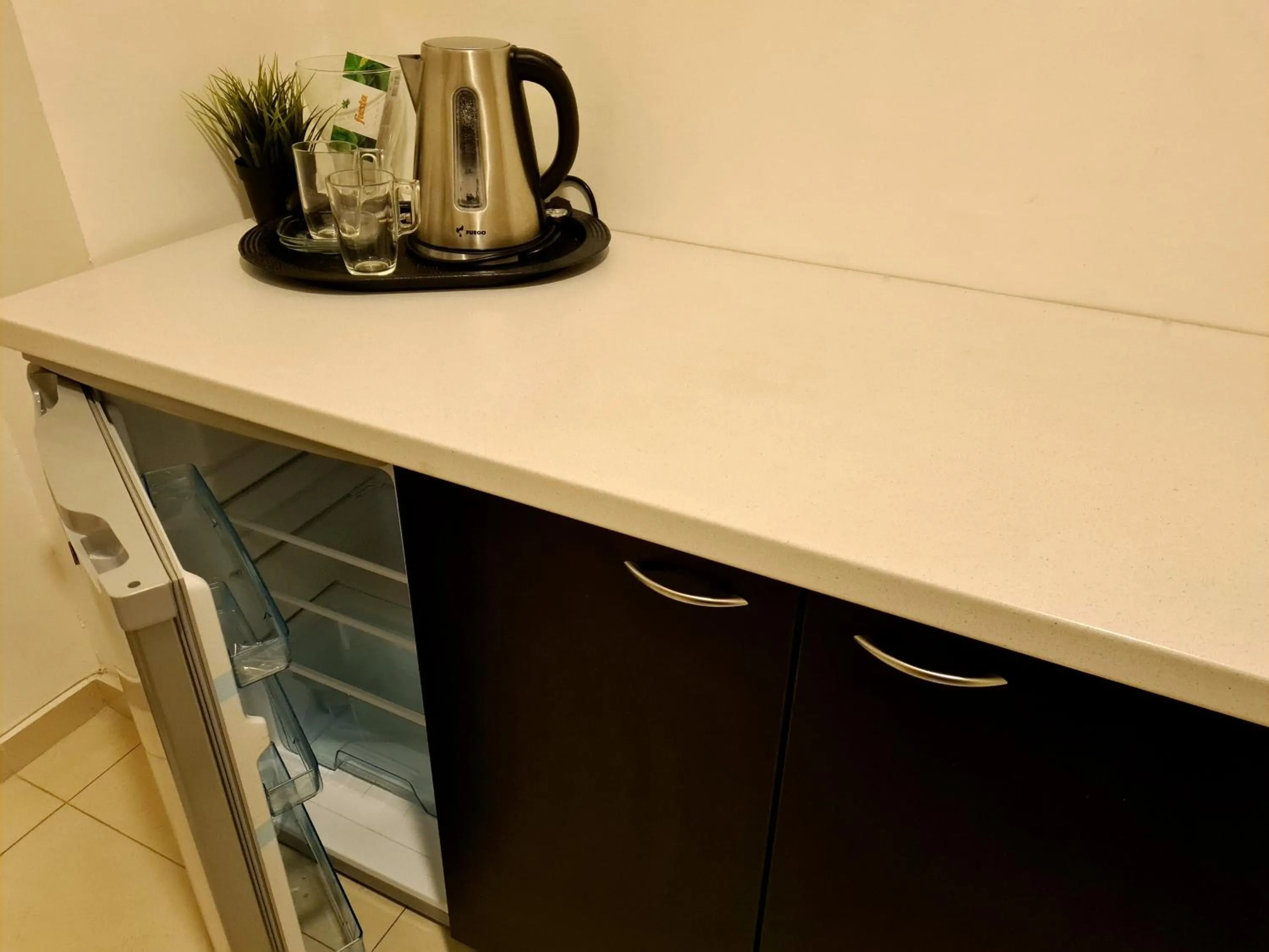 Coffee/tea facilities in MIKA Apartments