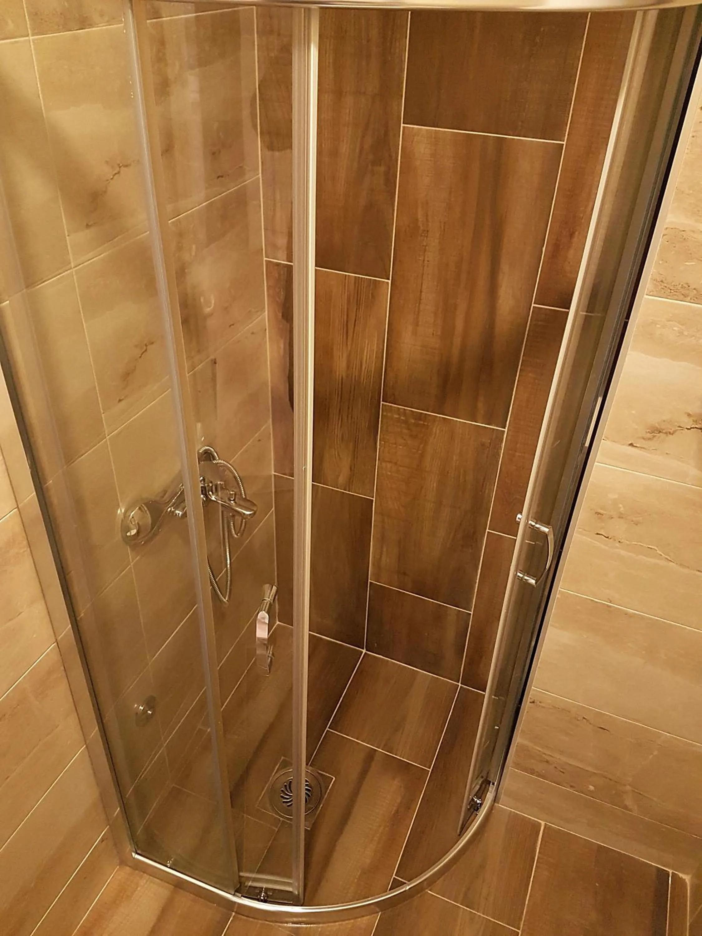 Shower in MIKA Apartments