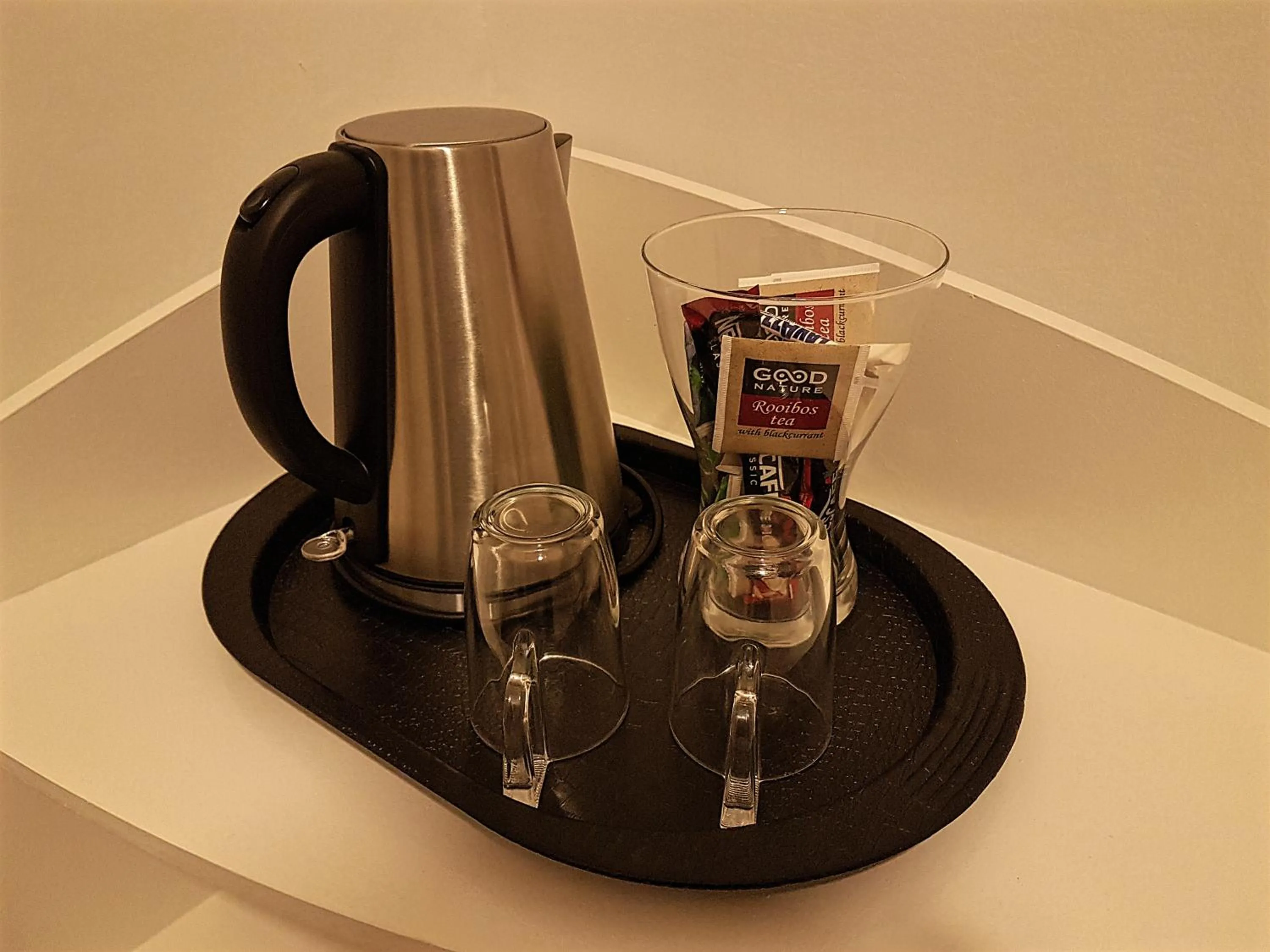 Coffee/tea facilities in MIKA Apartments