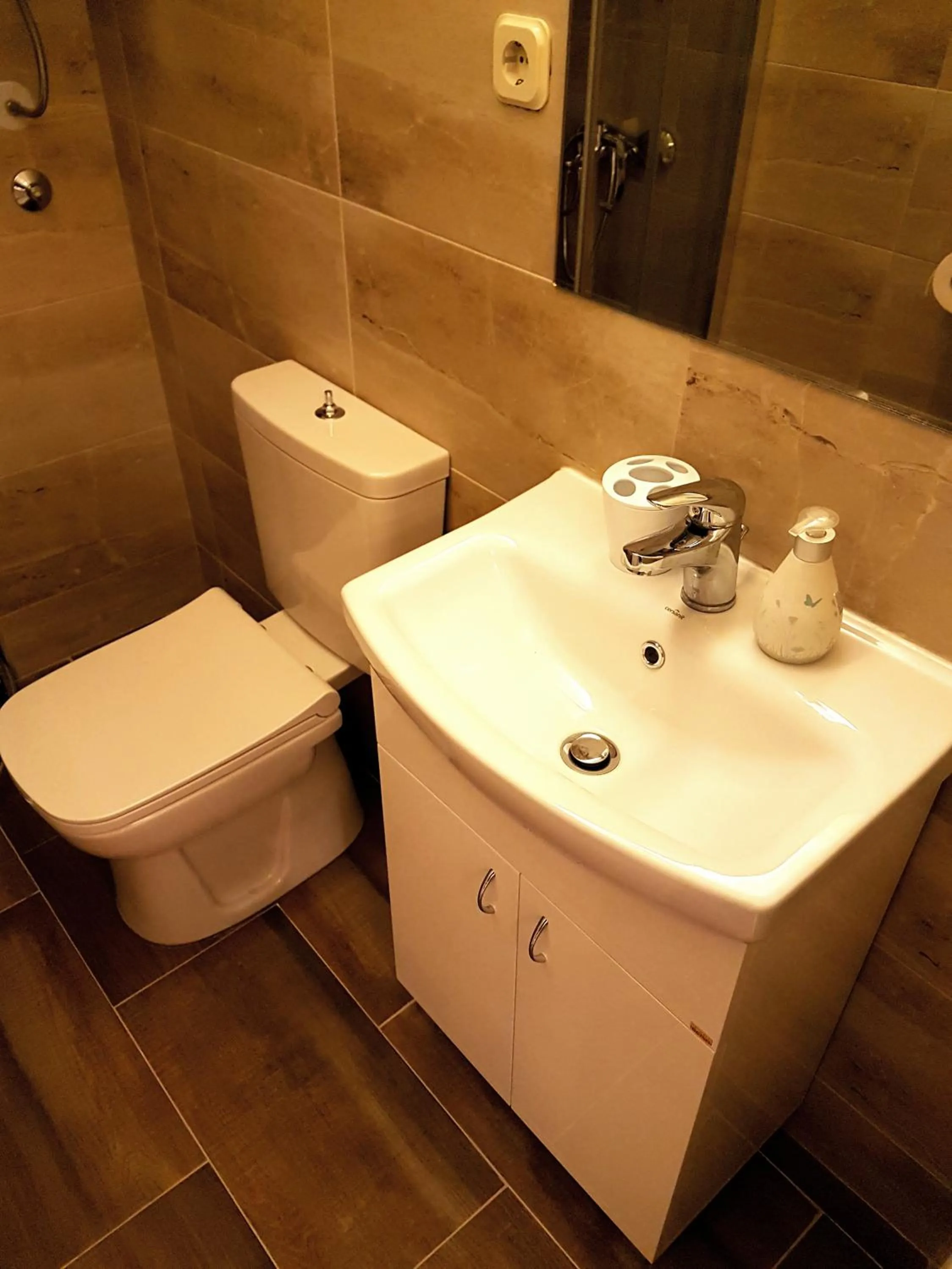 Toilet in MIKA Apartments
