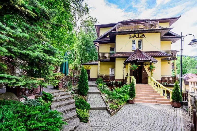 Property building in Willa Lala