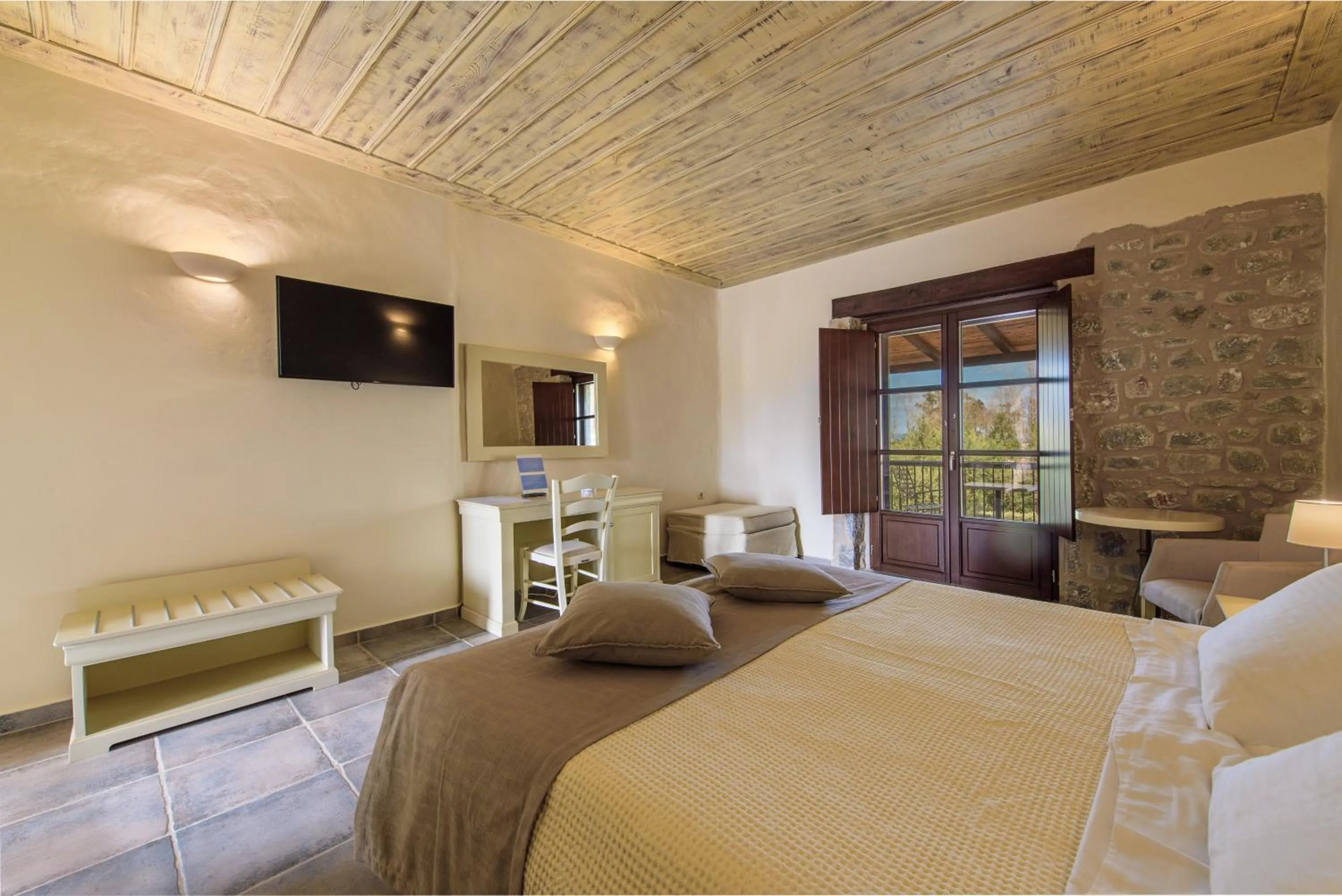 Communal lounge/ TV room, Bed in Castello Antico Hotel