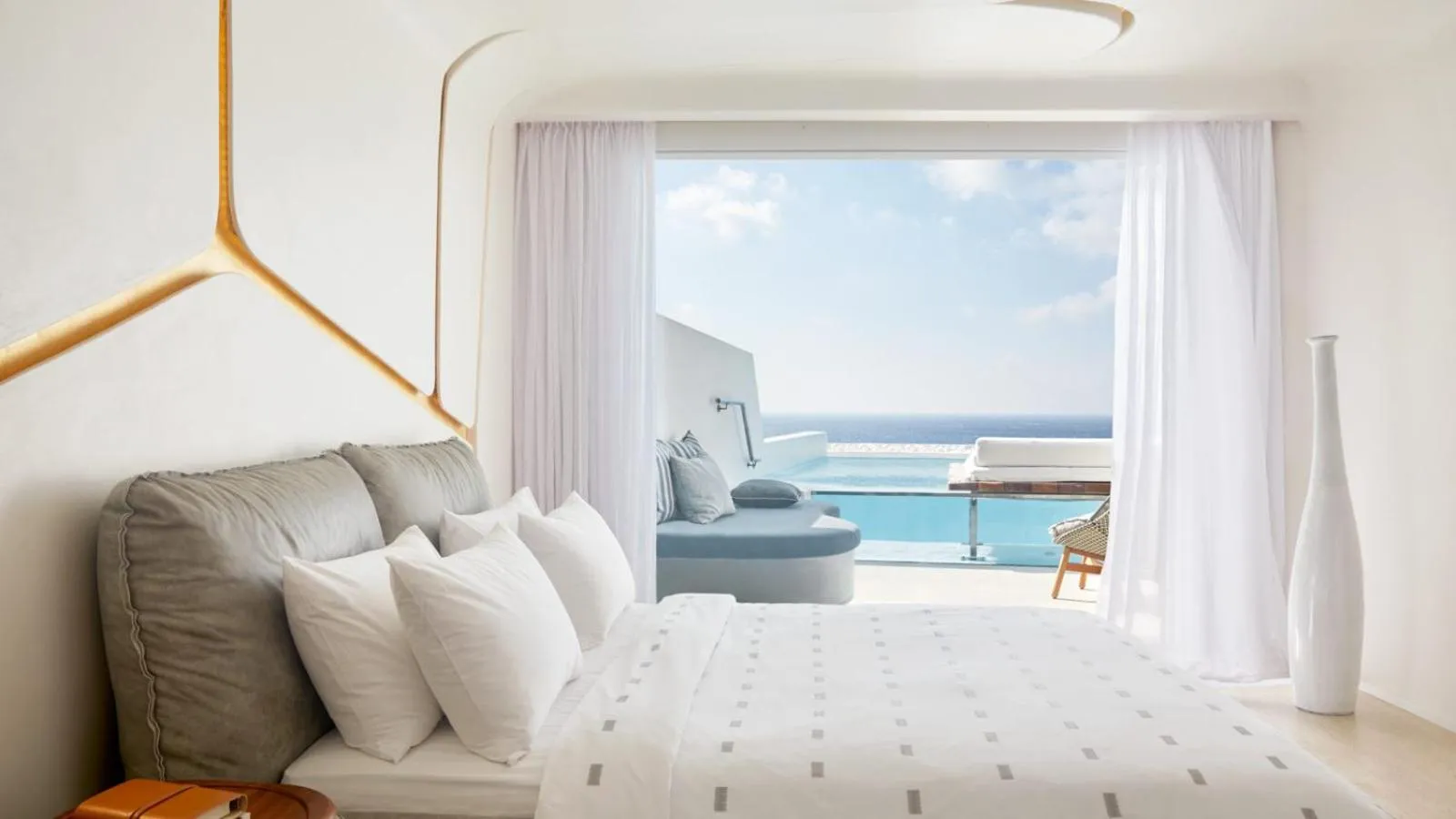 Bed in Cavo Tagoo Mykonos