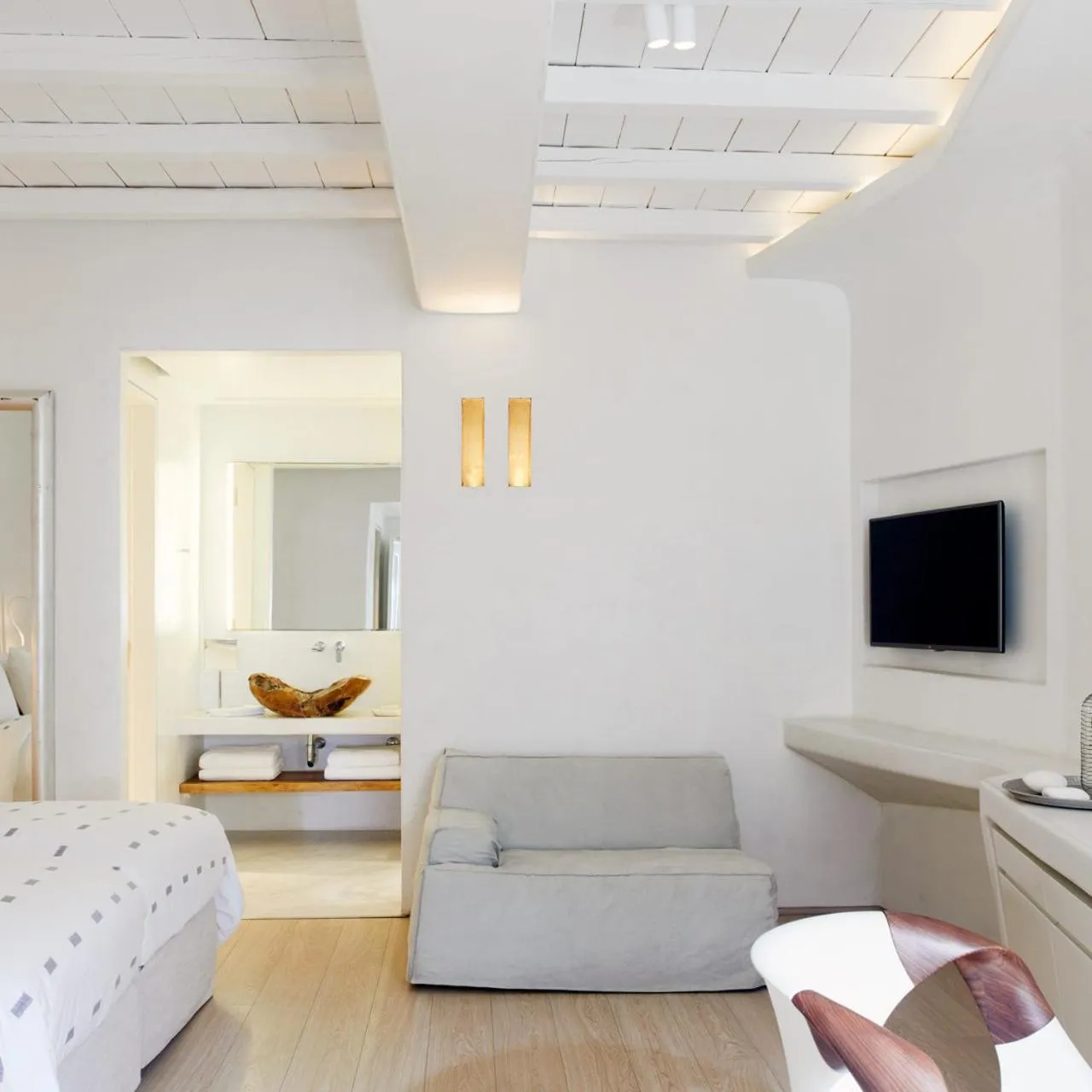 Communal lounge/ TV room, Bed in Cavo Tagoo Mykonos