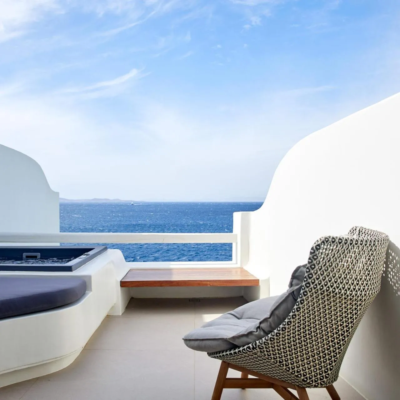 Hot Tub in Cavo Tagoo Mykonos