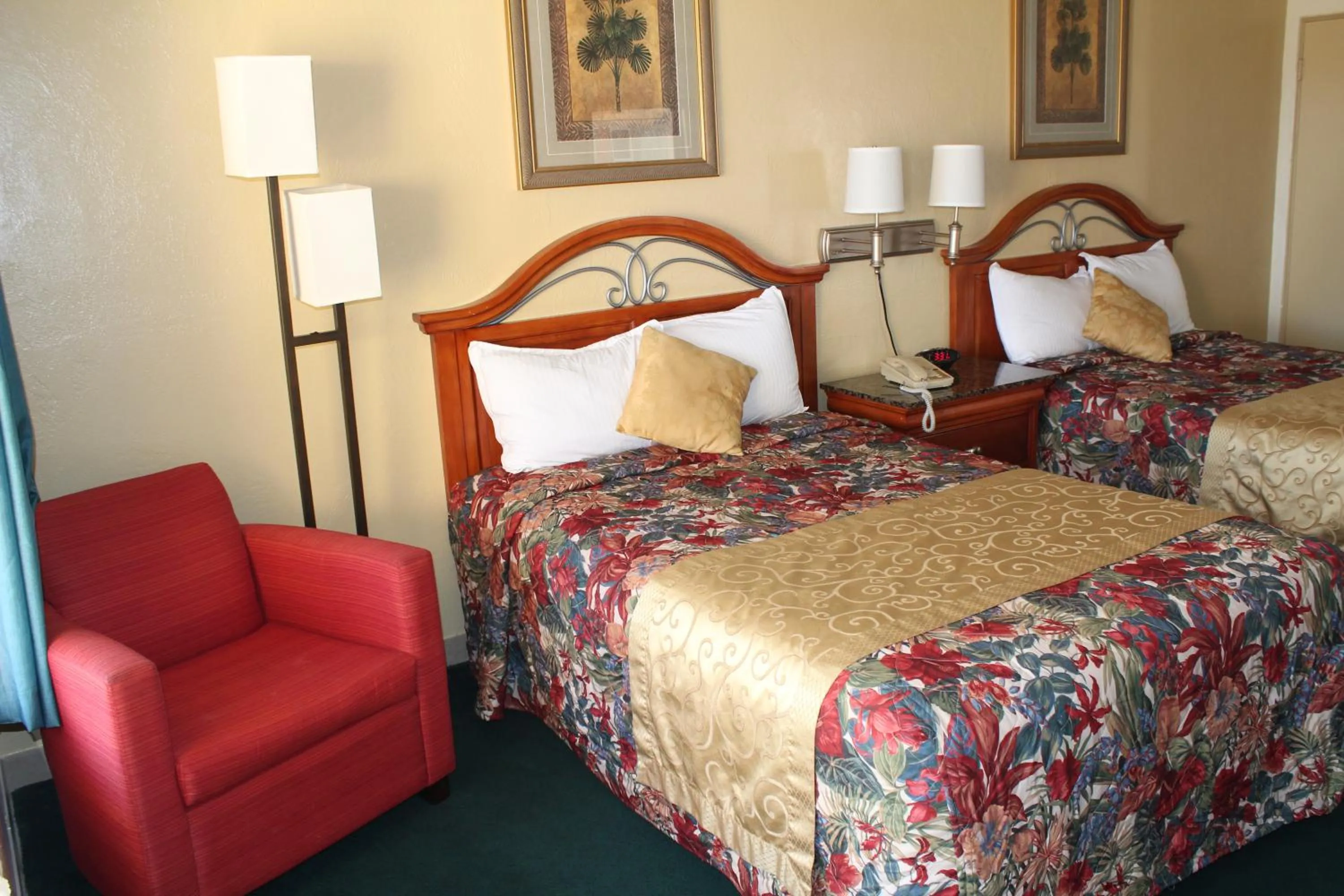 Bed in Grand Prix Motel Beach Front