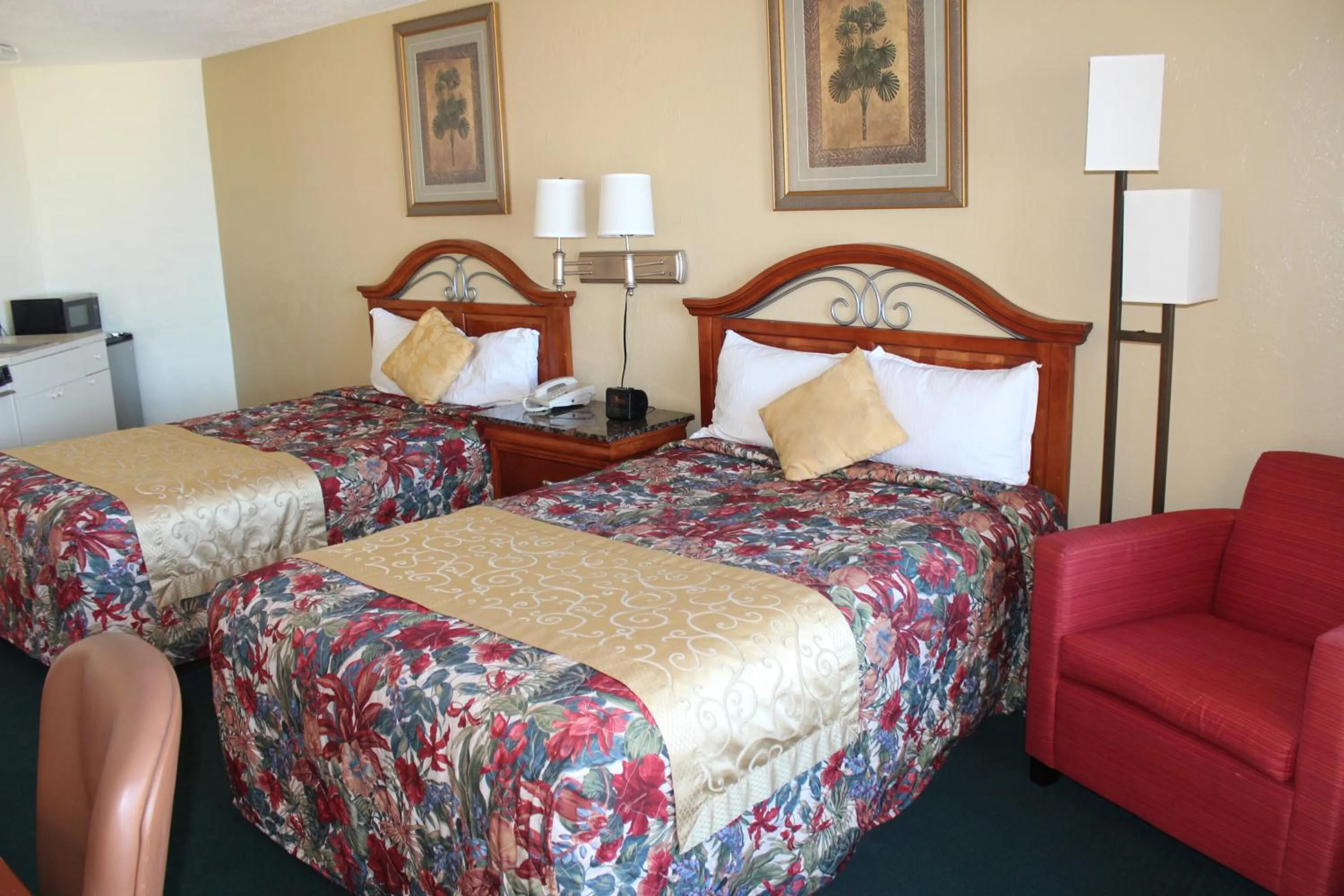 Bed in Grand Prix Motel Beach Front