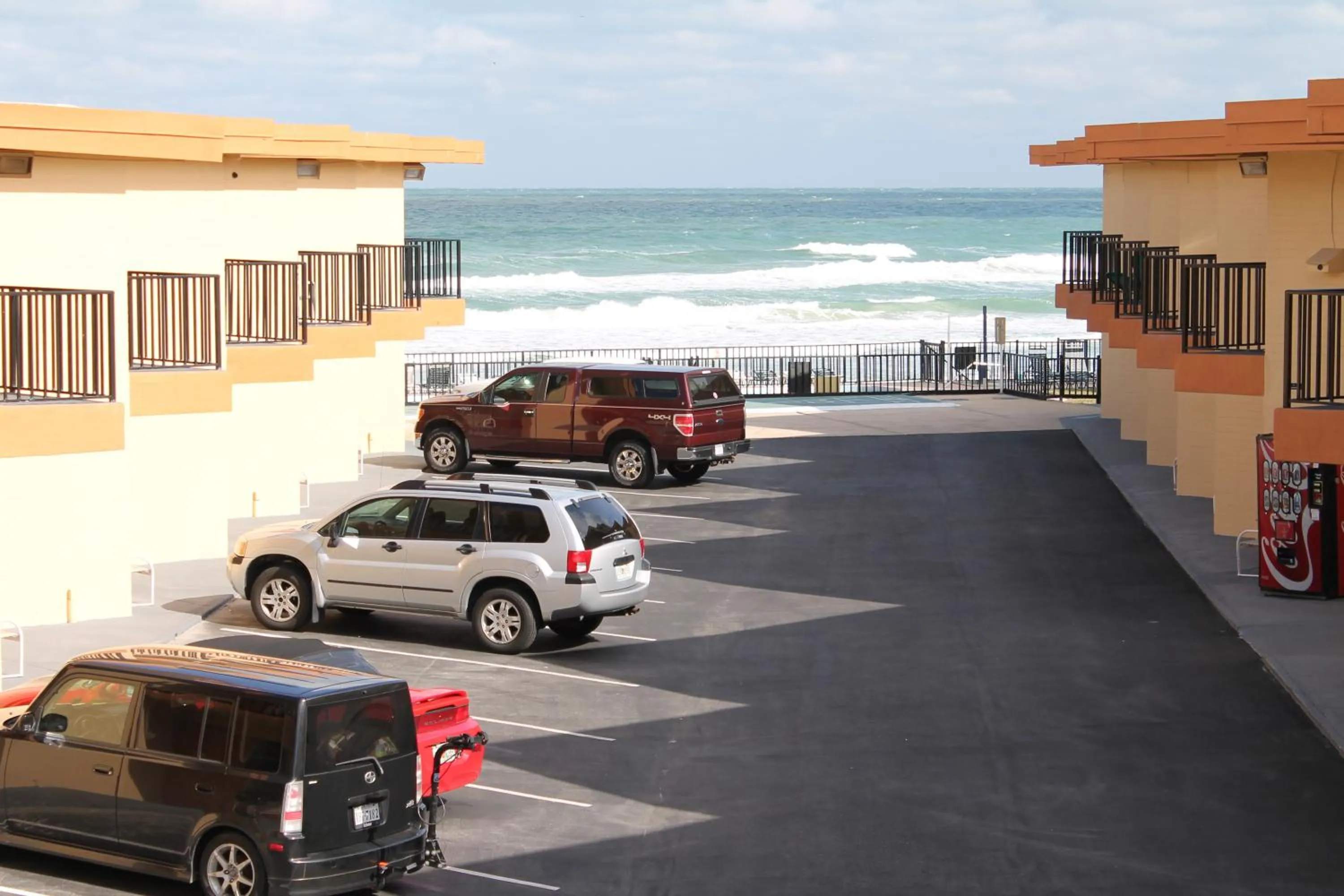 Facade/entrance in Grand Prix Motel Beach Front