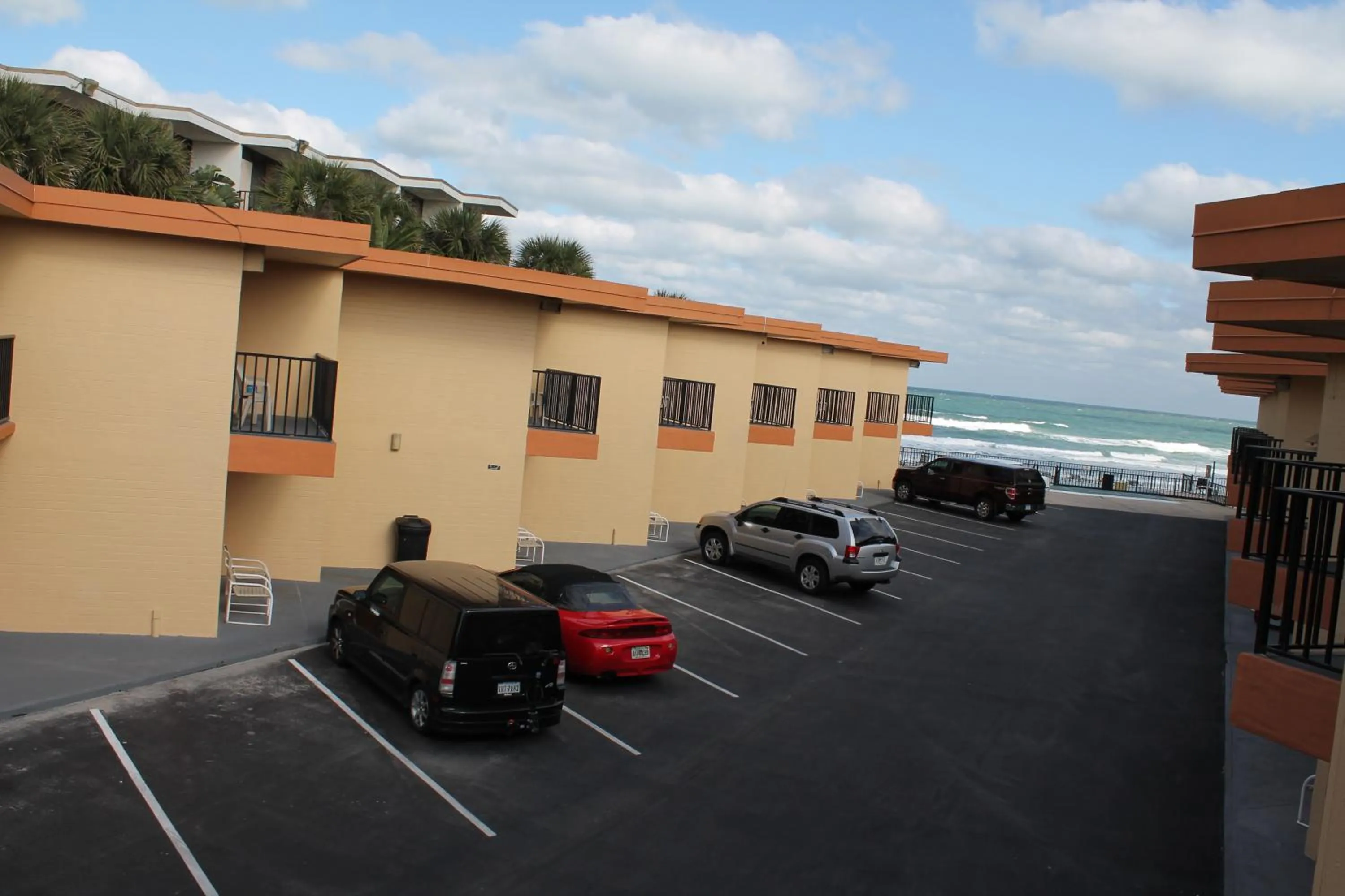Facade/entrance in Grand Prix Motel Beach Front
