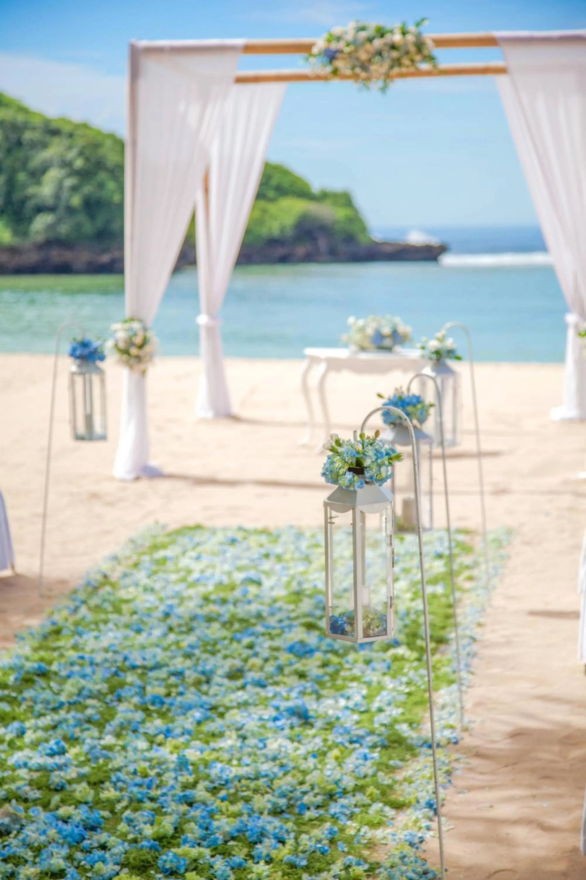 Beach in Courtyard by Marriott Bali Nusa Dua Resort