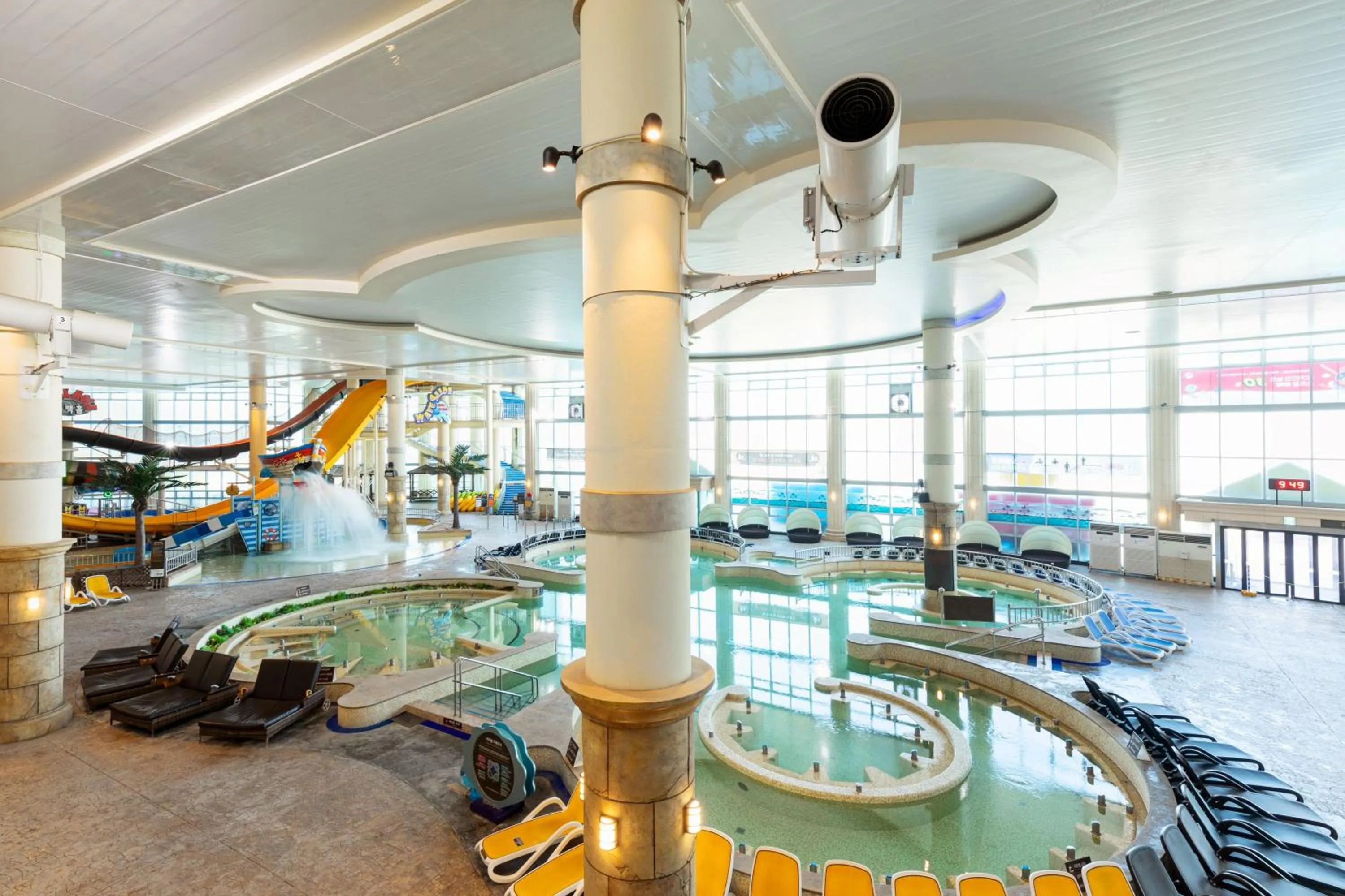 Aqua park in Sono Belle Cheonan