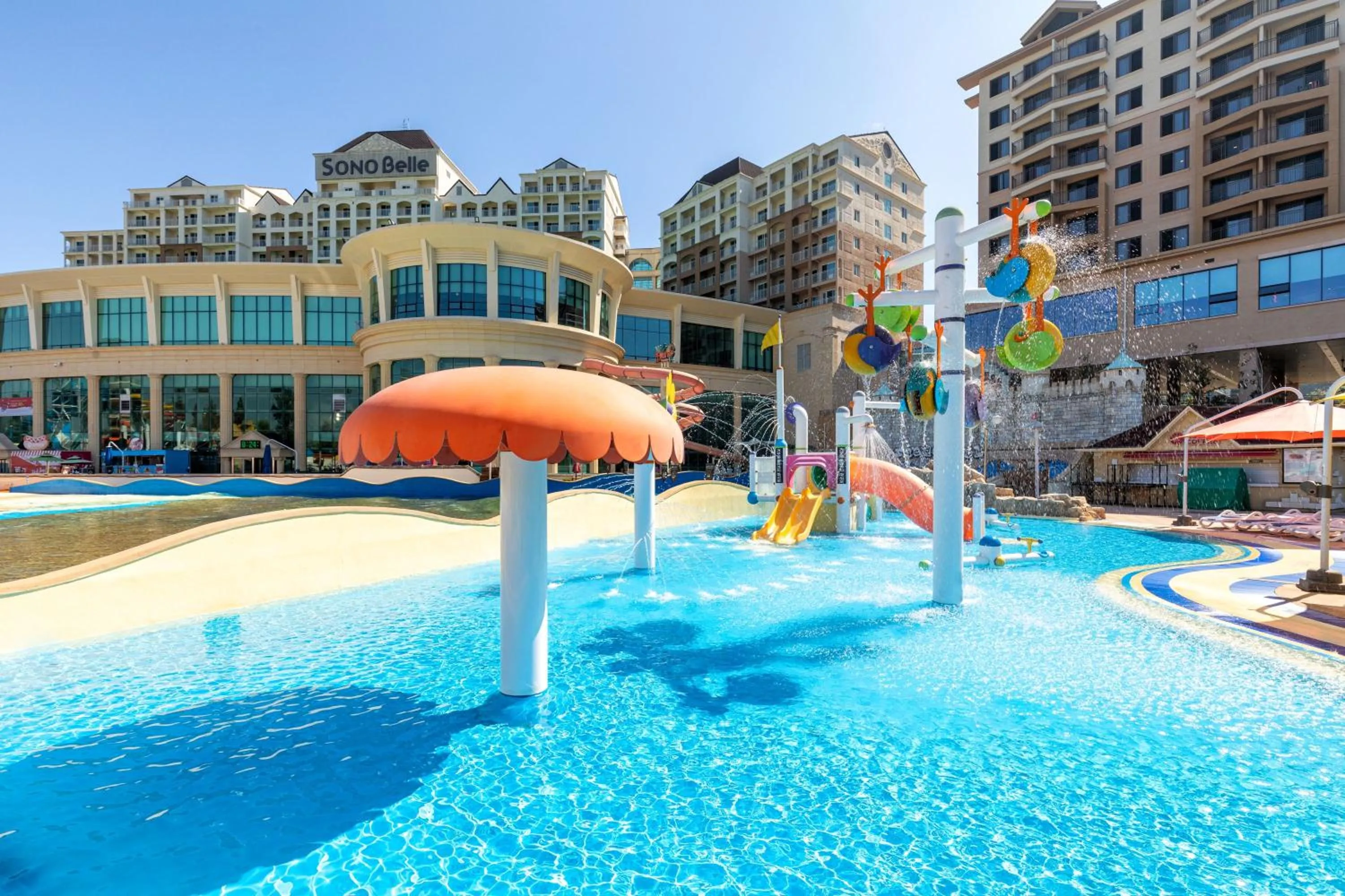 Aqua park in Sono Belle Cheonan