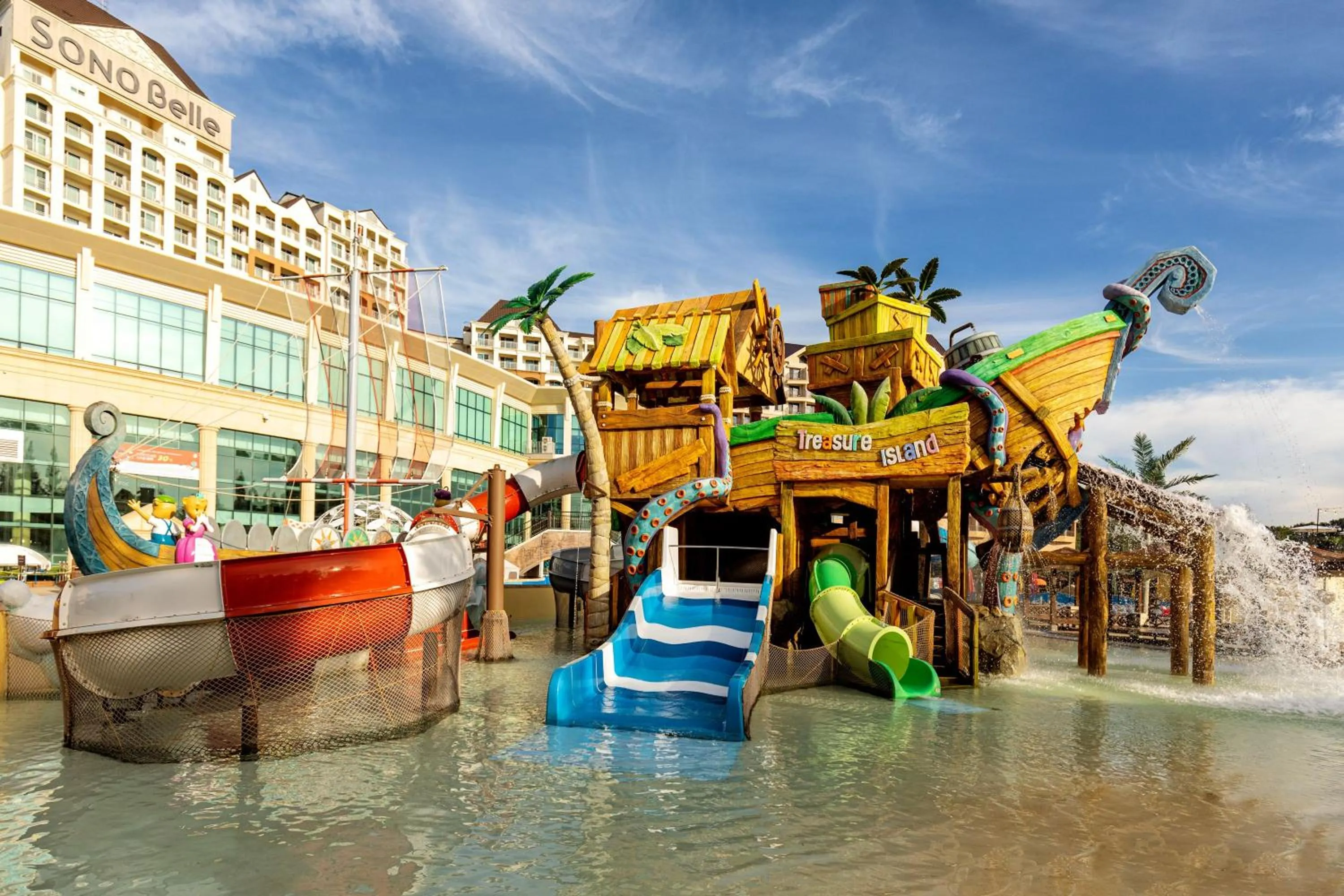 Aqua park in Sono Belle Cheonan