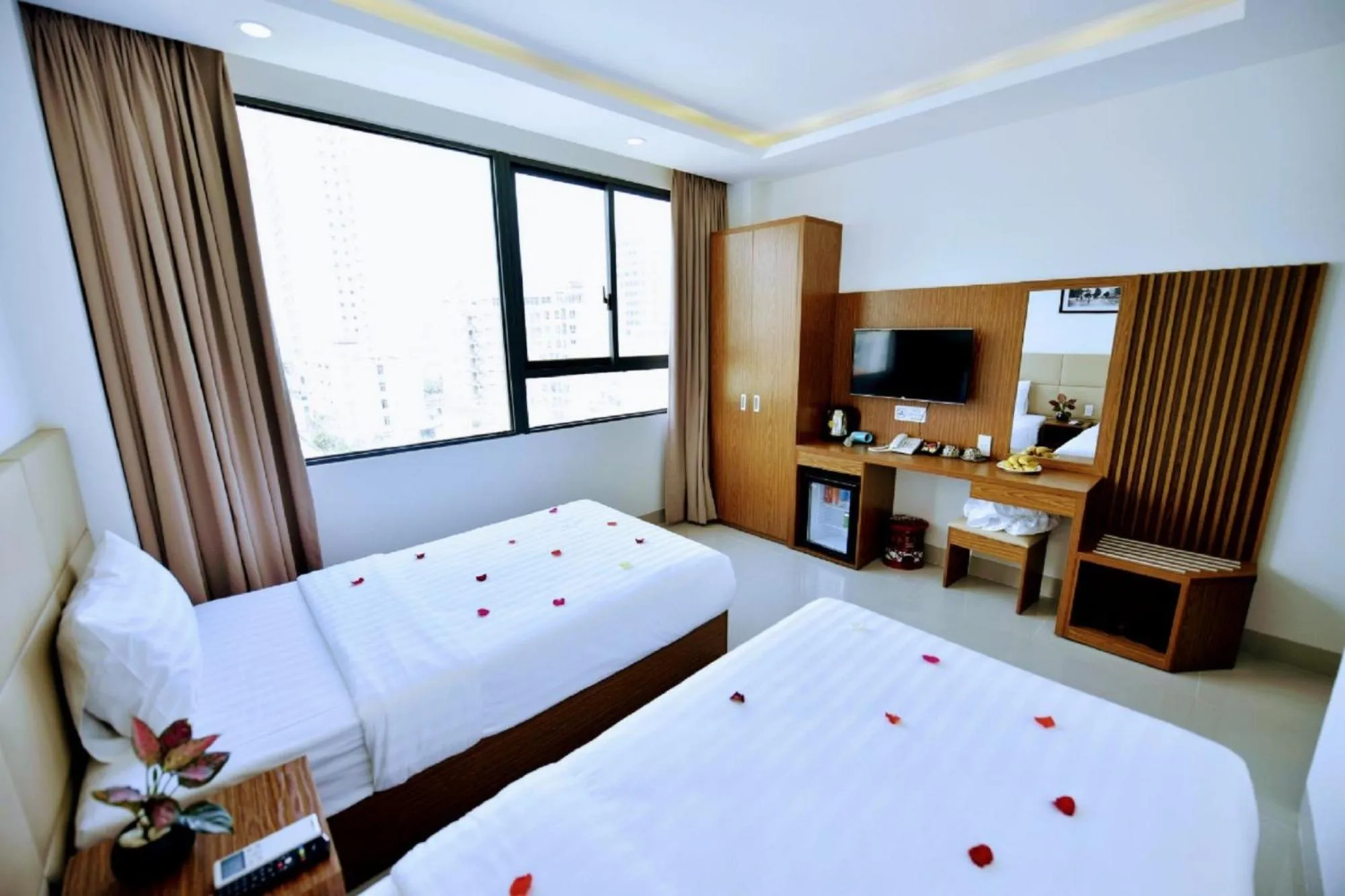 Photo of the whole room, Bed in Alibaba