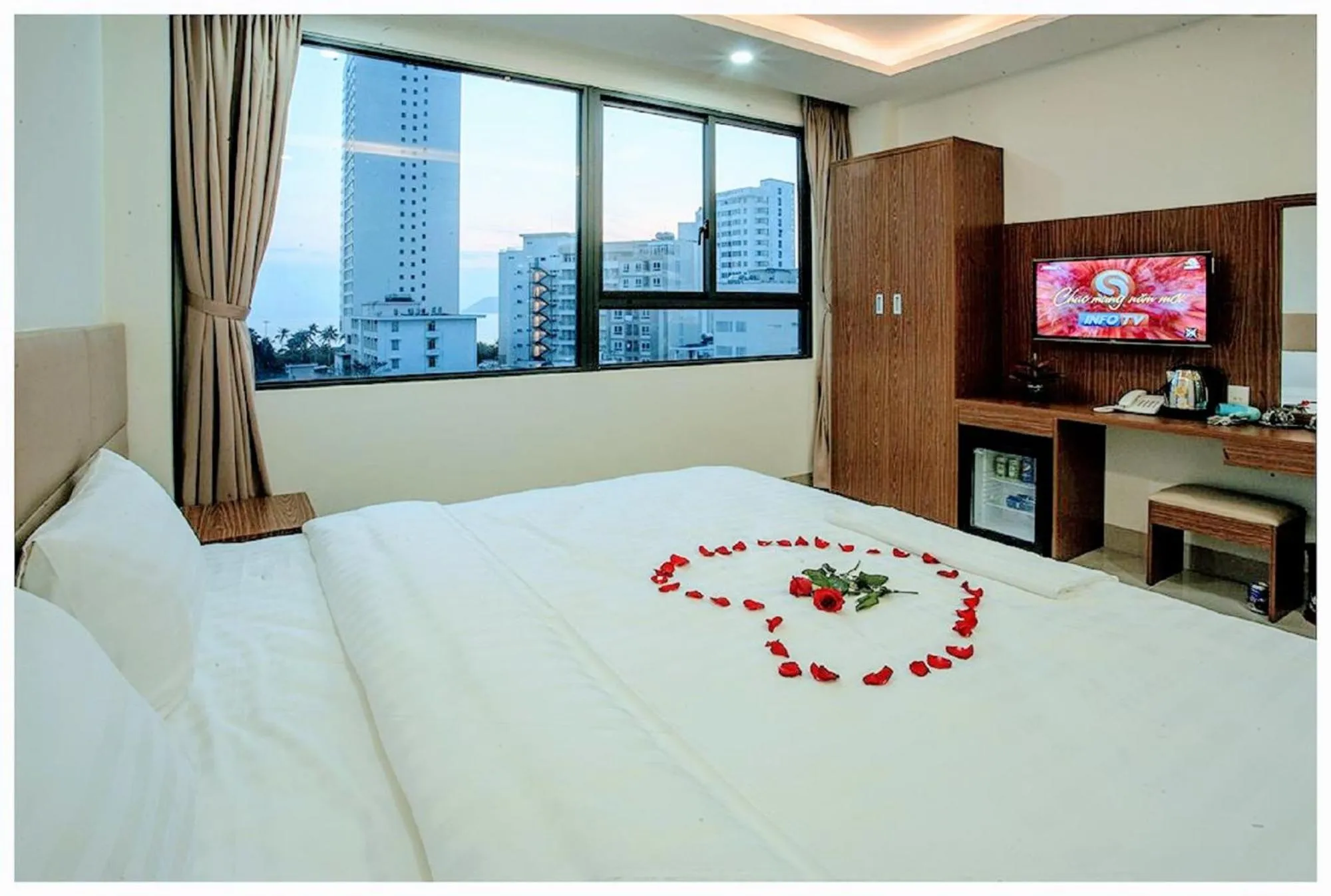 Photo of the whole room, Bed in Alibaba