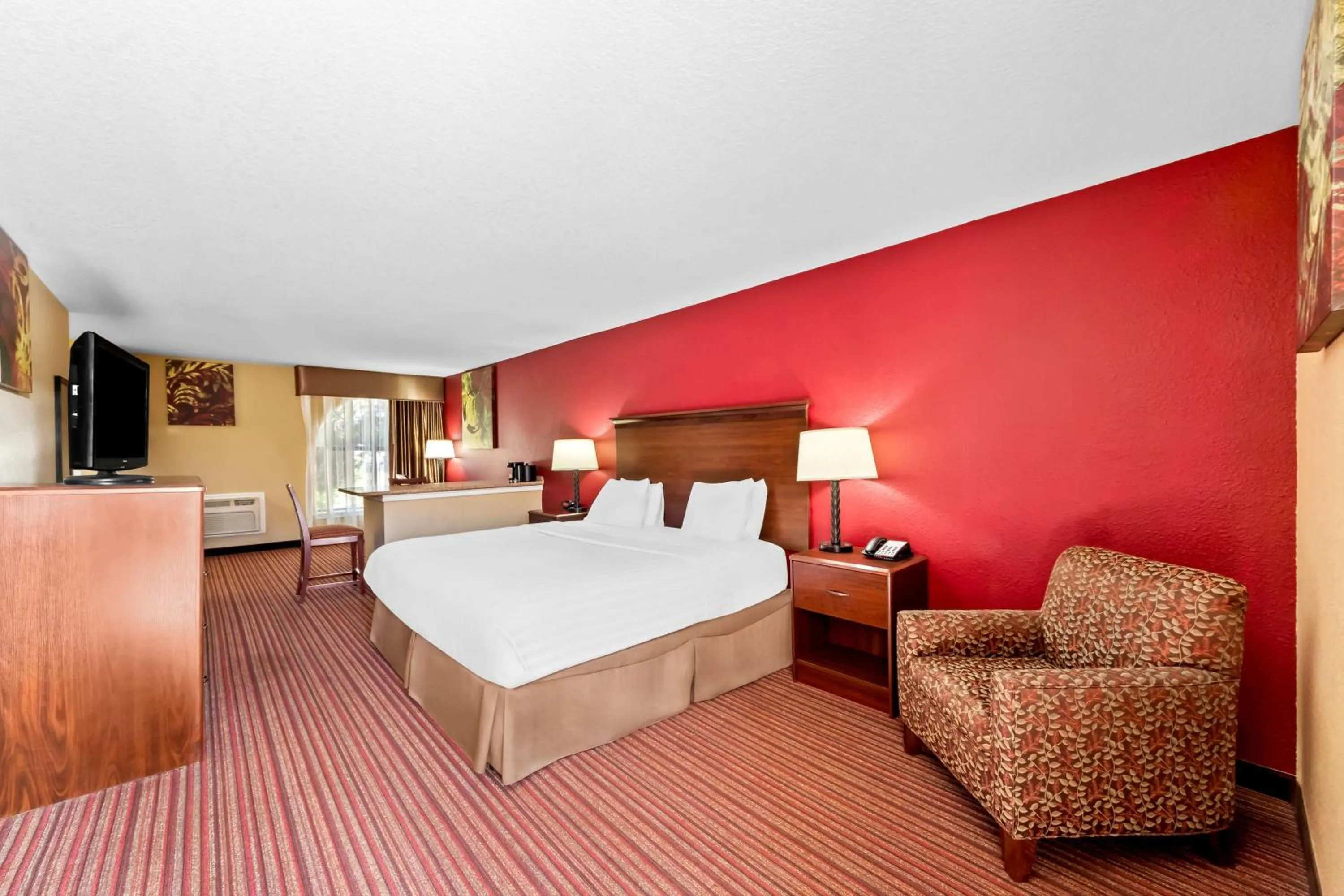 Bedroom, Bed in SureStay Plus by Best Western San Antonio Fiesta Inn