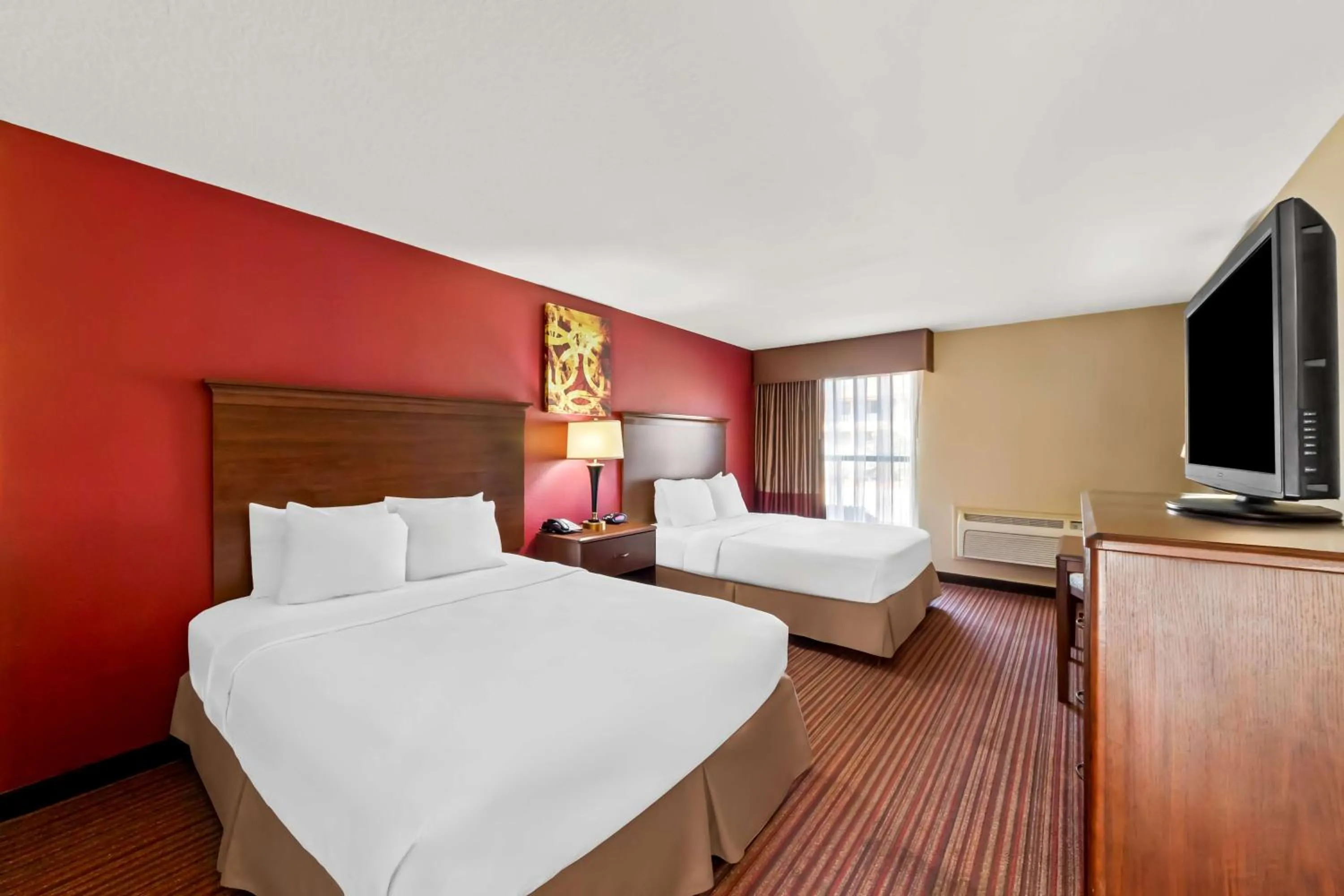 Bedroom, Bed in SureStay Plus by Best Western San Antonio Fiesta Inn