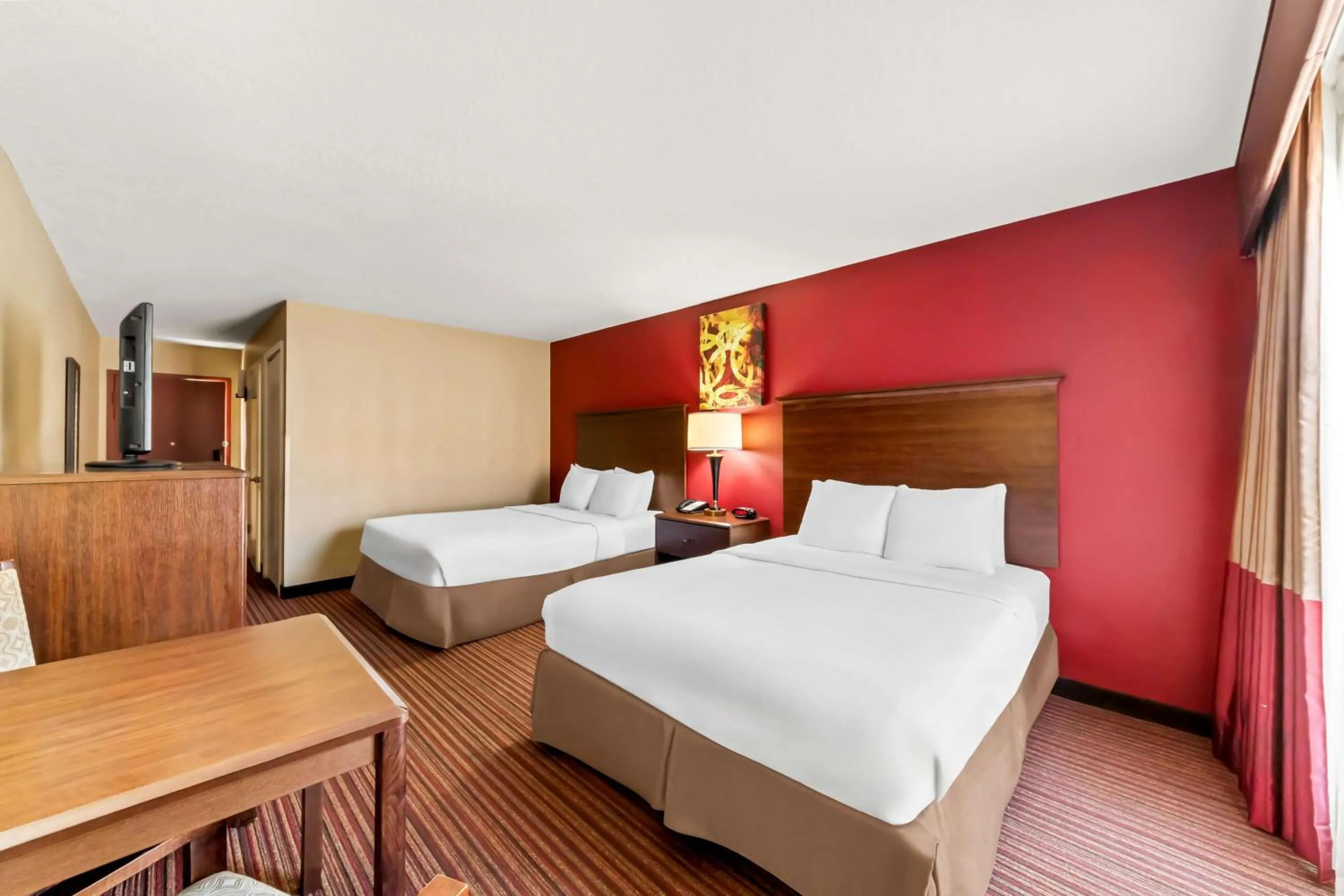 Bedroom, Bed in SureStay Plus by Best Western San Antonio Fiesta Inn