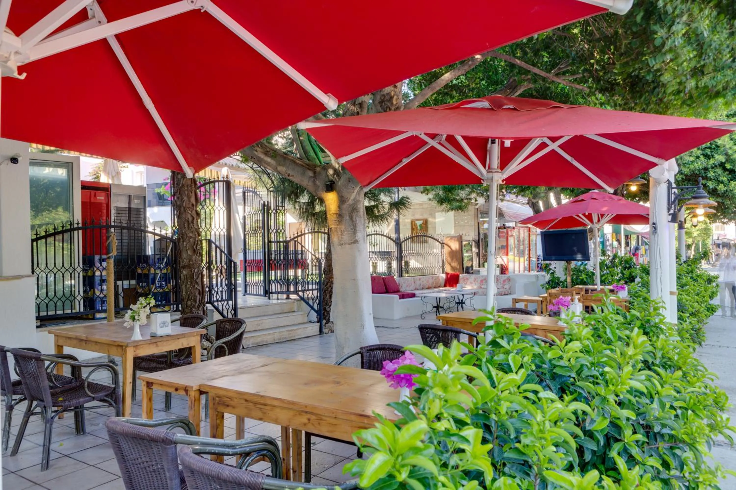 Restaurant/places to eat in The Hello Hotel