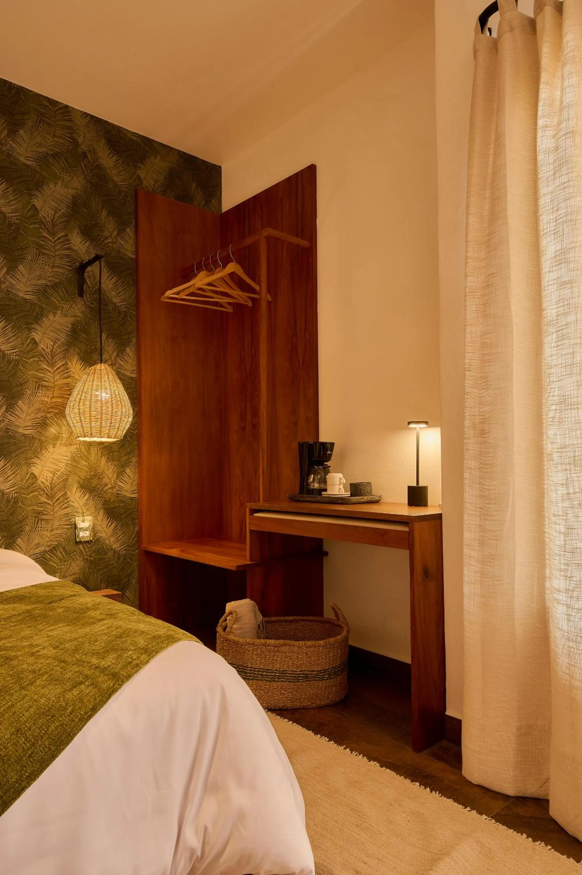 wardrobe, Bed in Stay Ortenxia