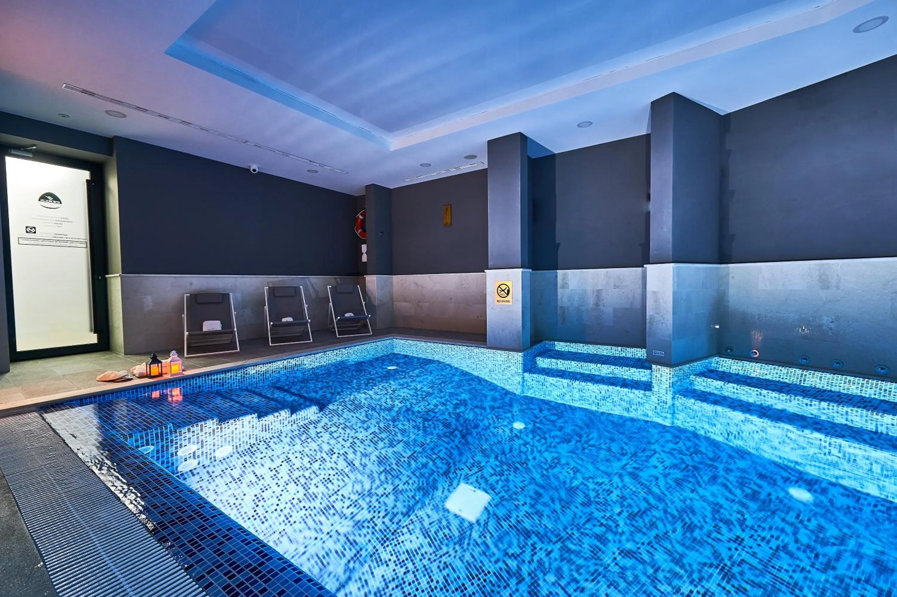 Swimming pool in Perla Residence Hotel & SPA