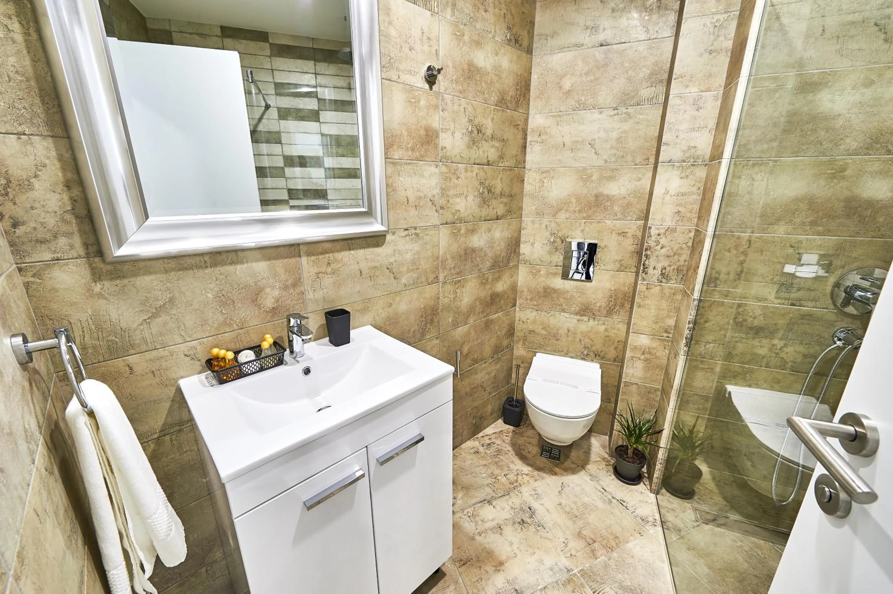 Shower in Perla Residence Hotel & SPA