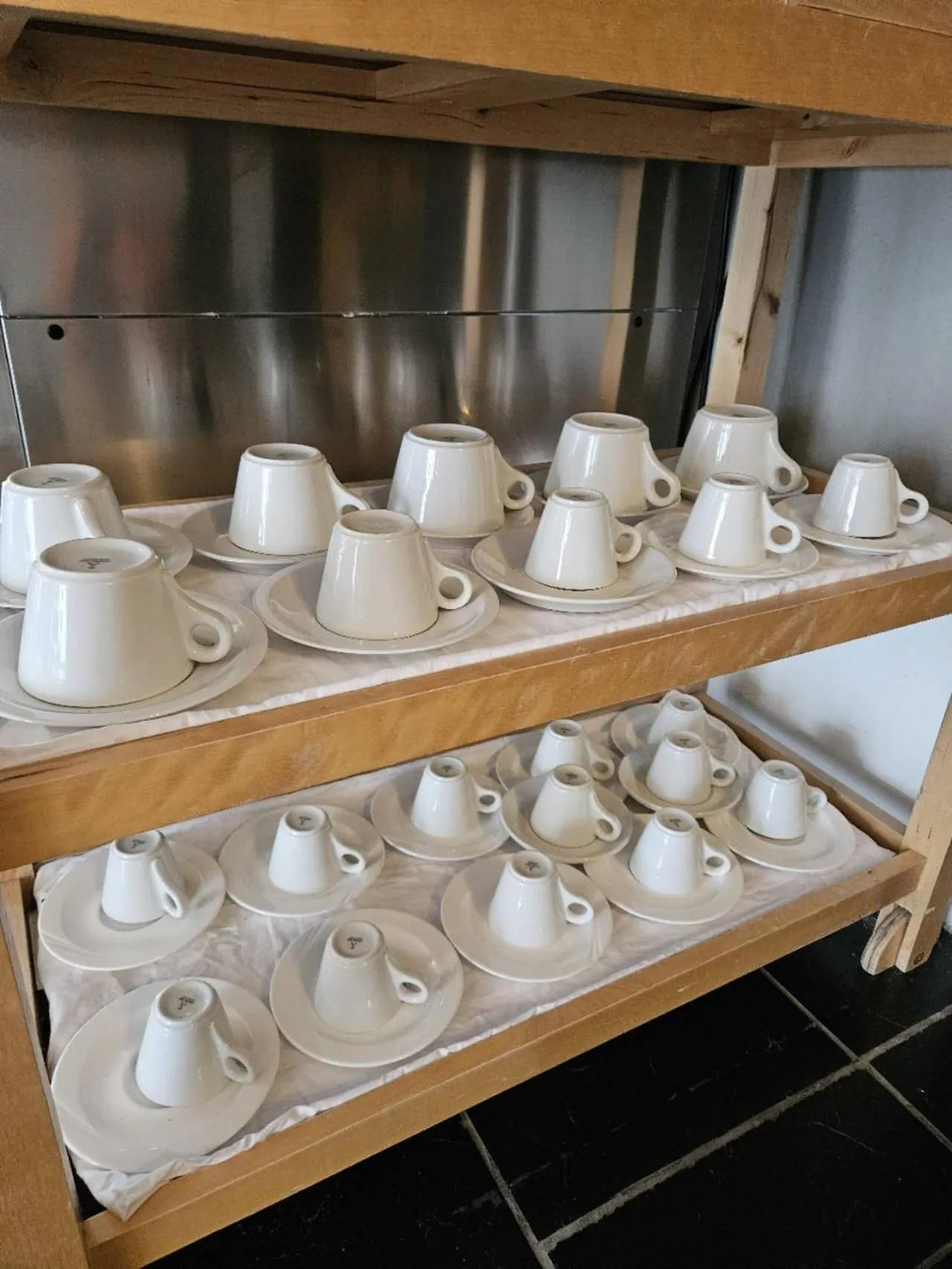 Coffee/tea facilities in 101 Guesthouse Hotel