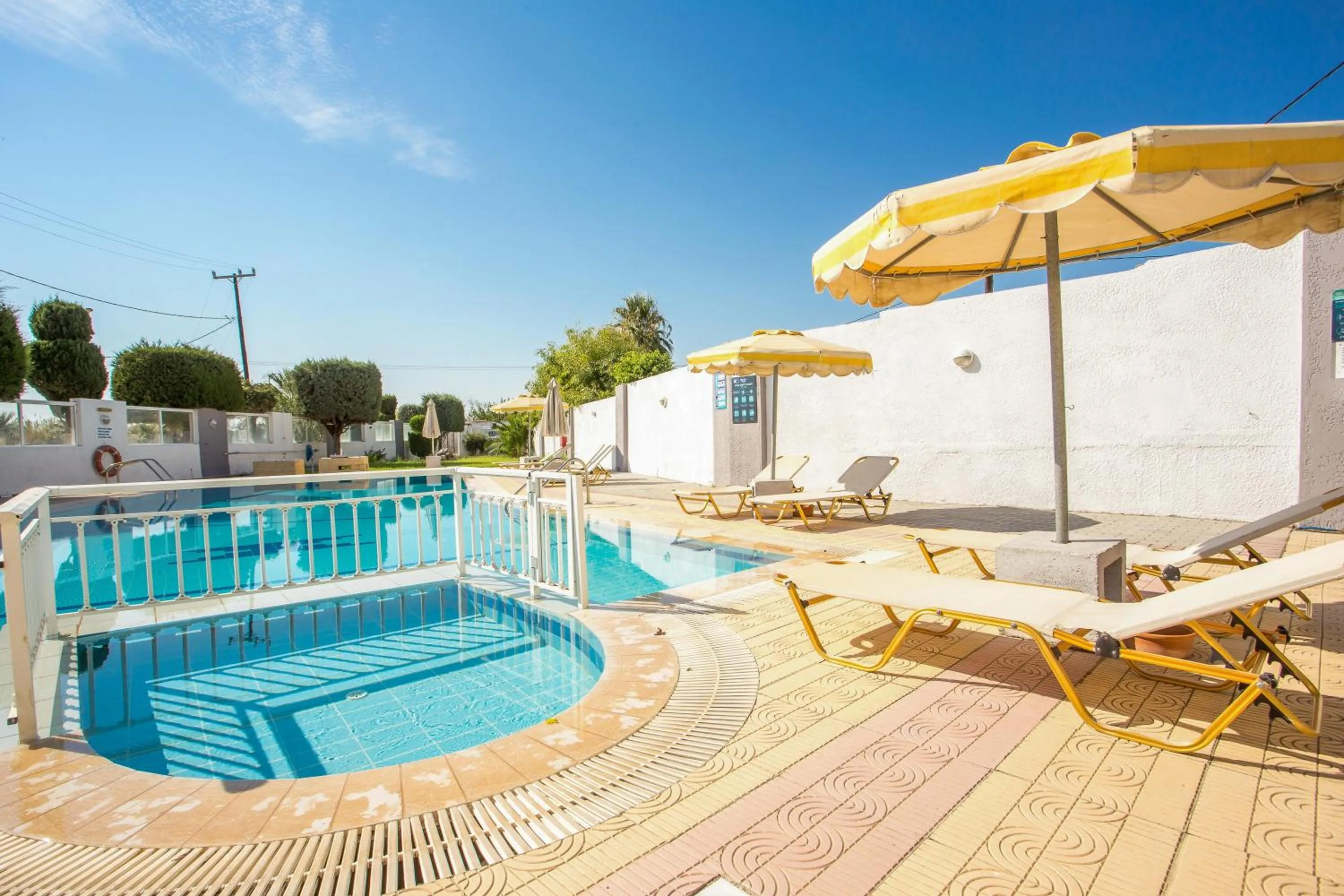 Swimming pool in Maroula Studios