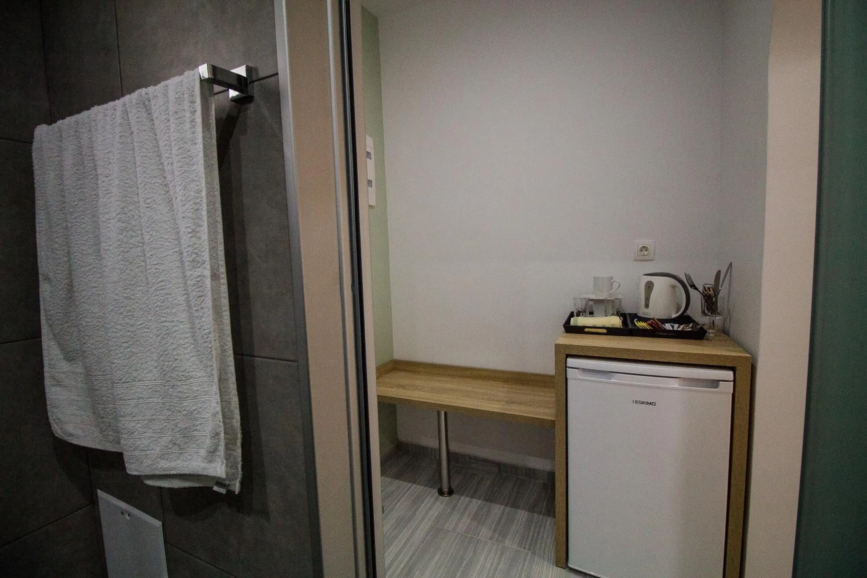 Coffee/tea facilities in Maroula Studios