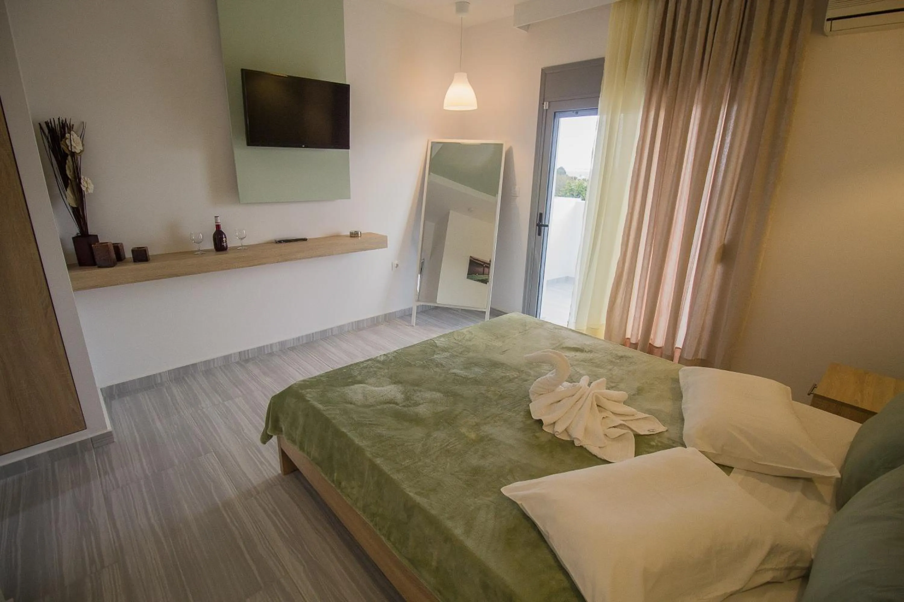 Photo of the whole room, Bed in Maroula Studios