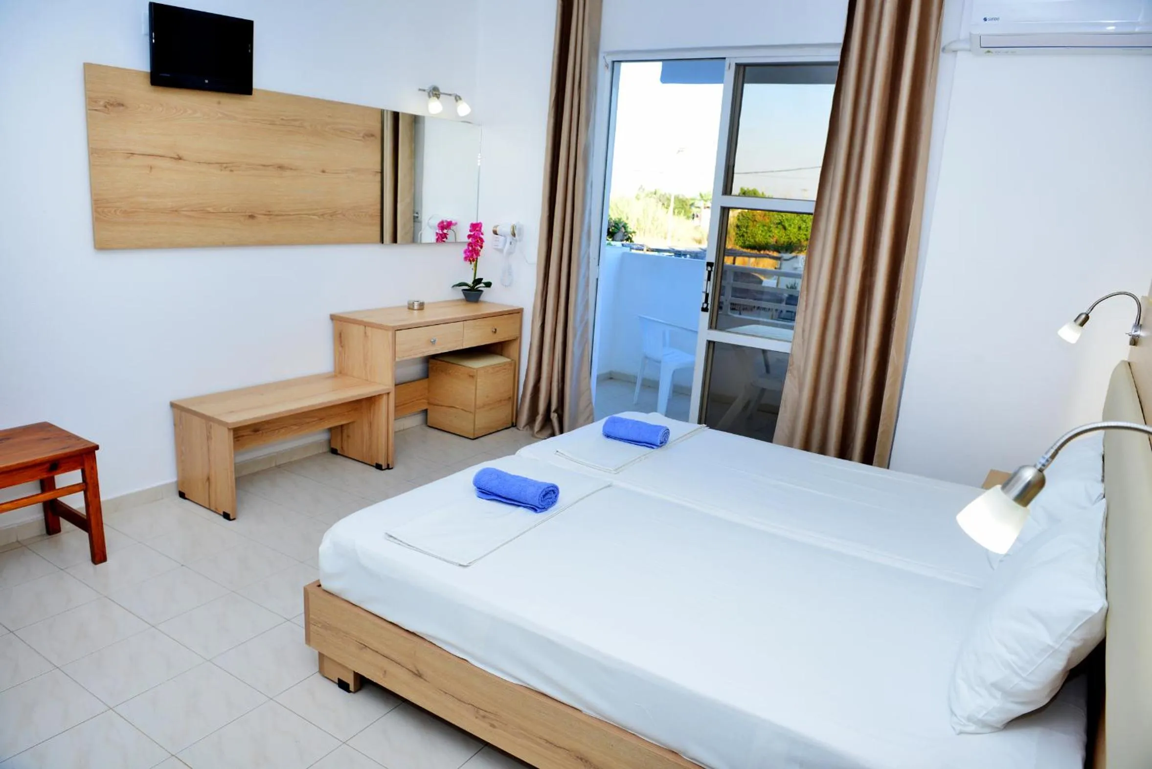 View (from property/room), Bed in Maroula Studios