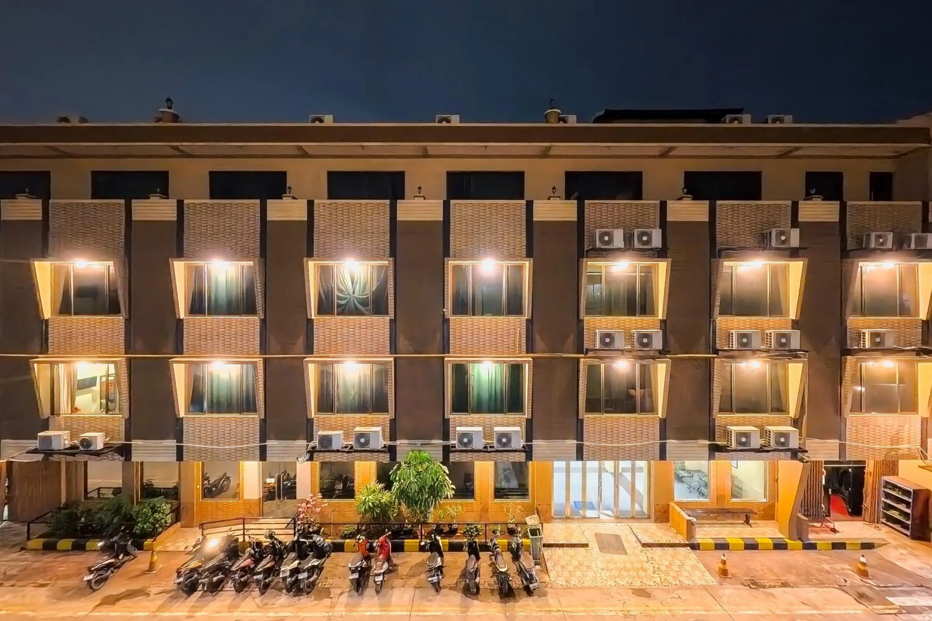 Facade/entrance in Sans Vibes Joe Hotel Soekarno Hatta Airport